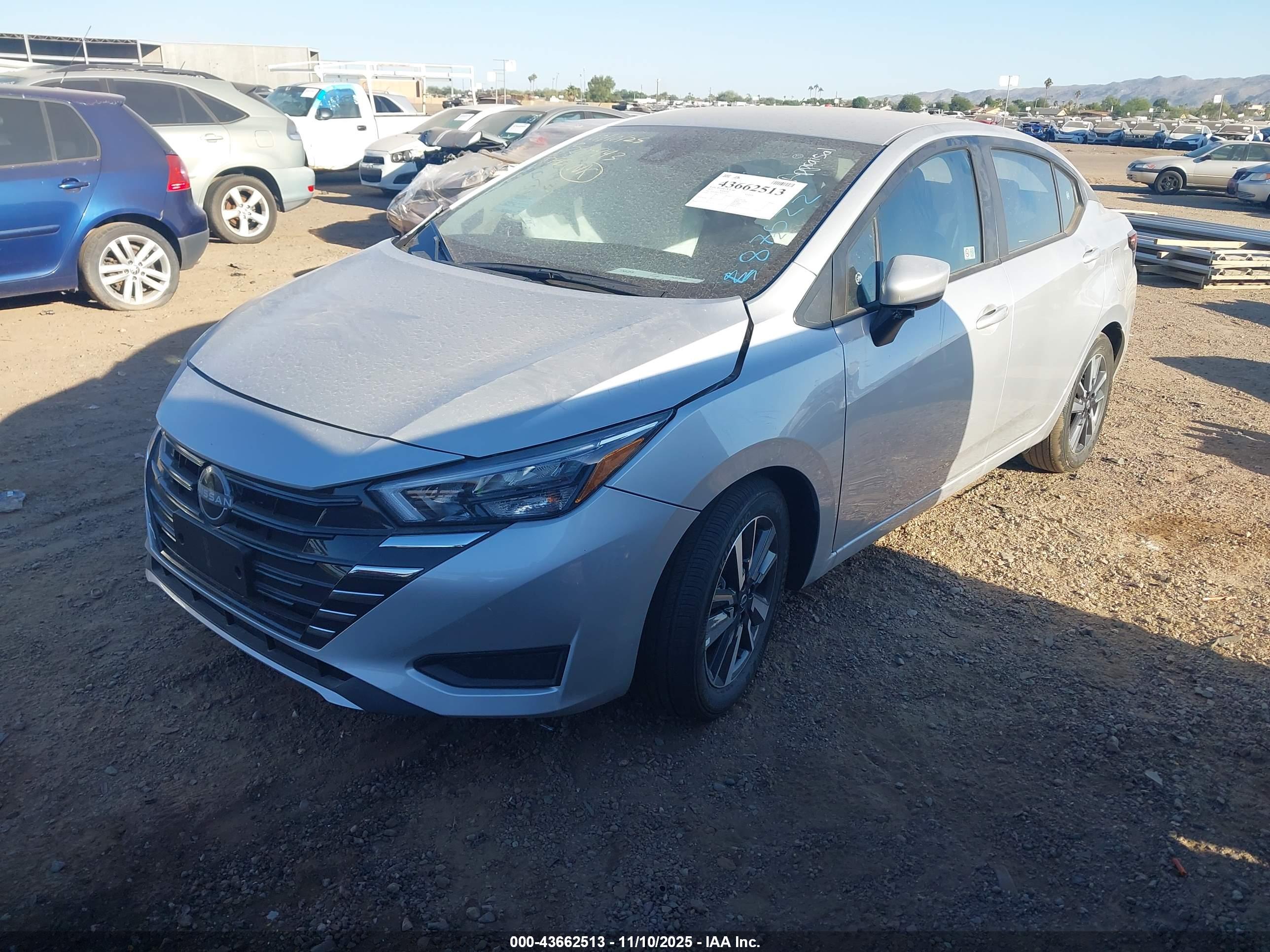 NISSAN VERSA image 2