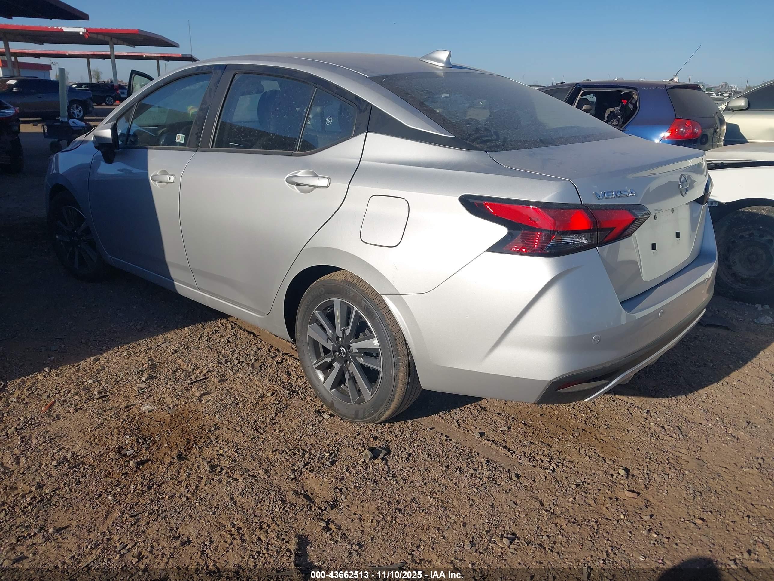 NISSAN VERSA image 3
