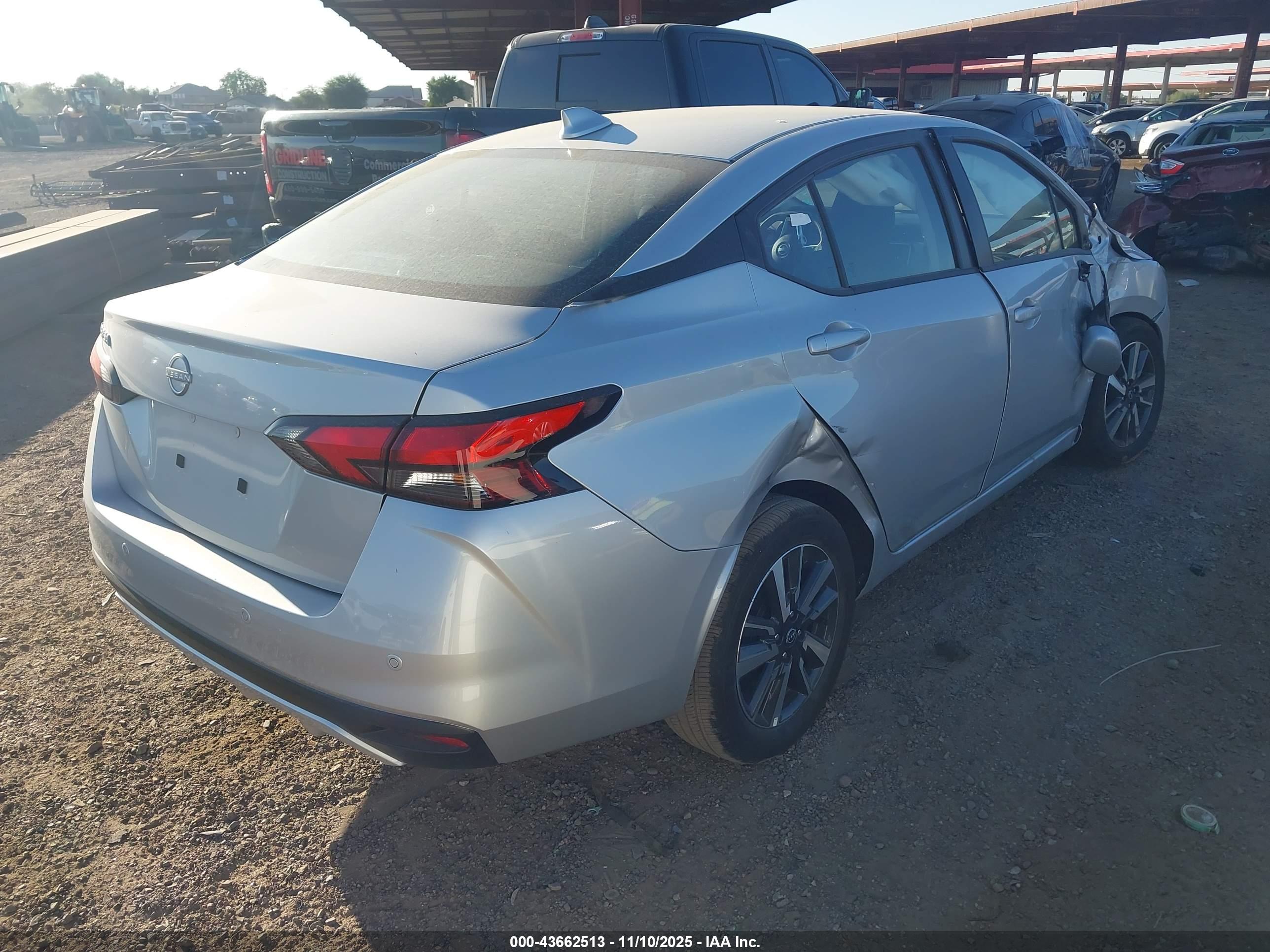NISSAN VERSA image 4