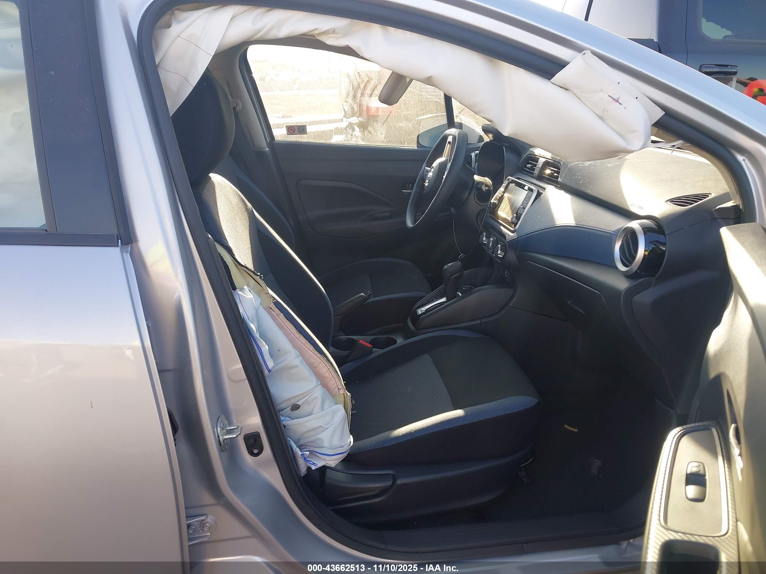 NISSAN VERSA image 5