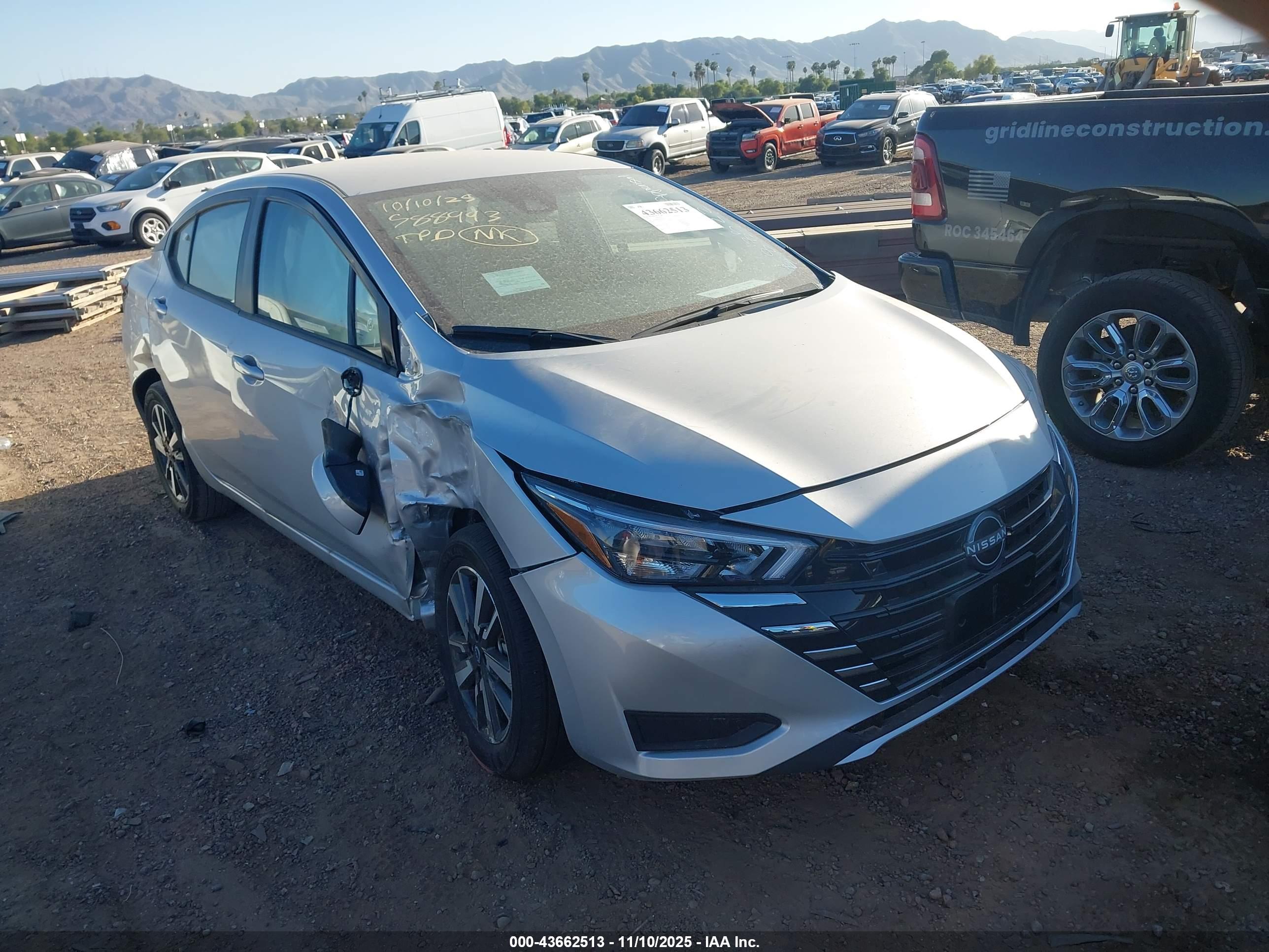 NISSAN VERSA image 6