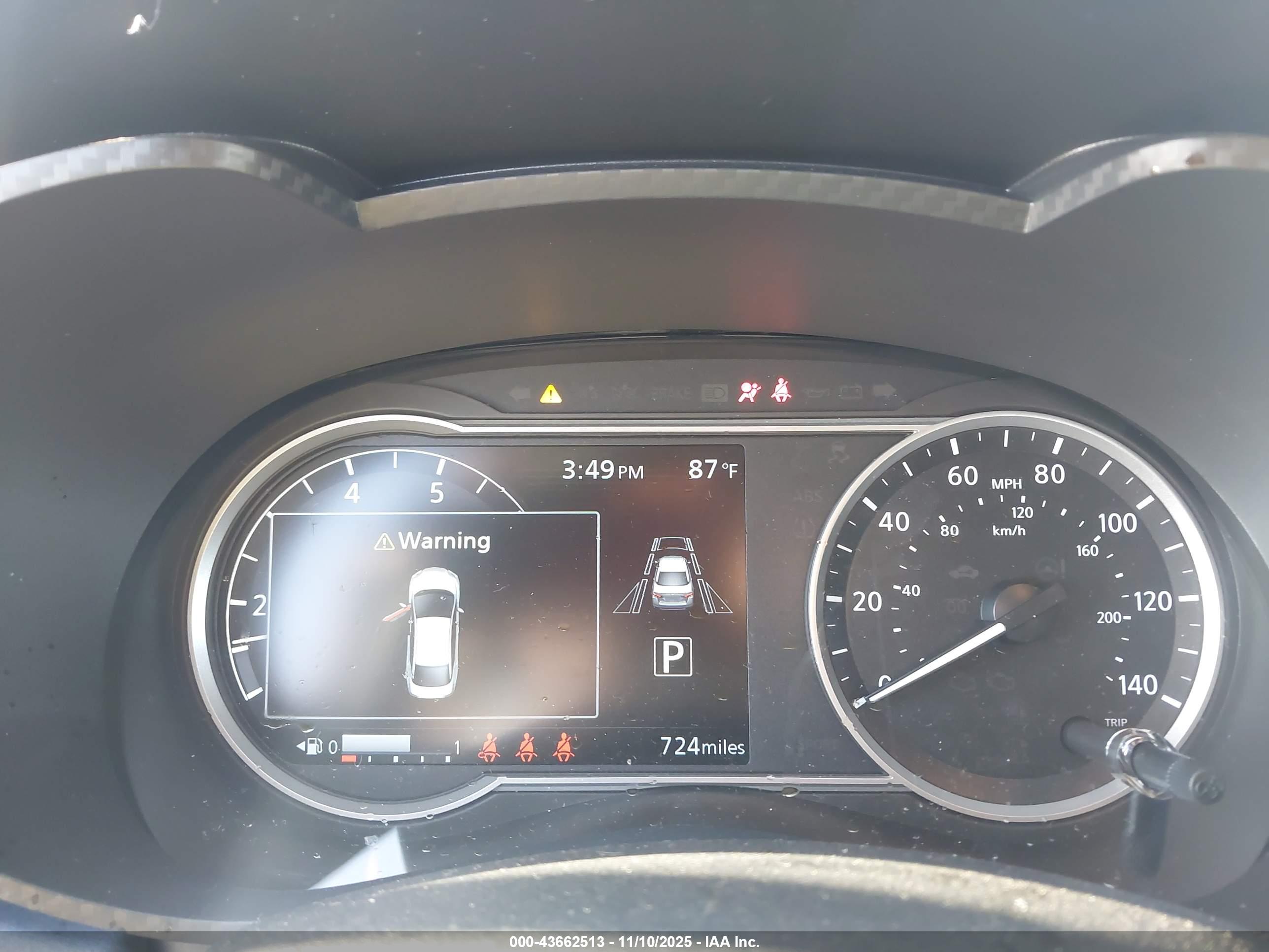 NISSAN VERSA image 7