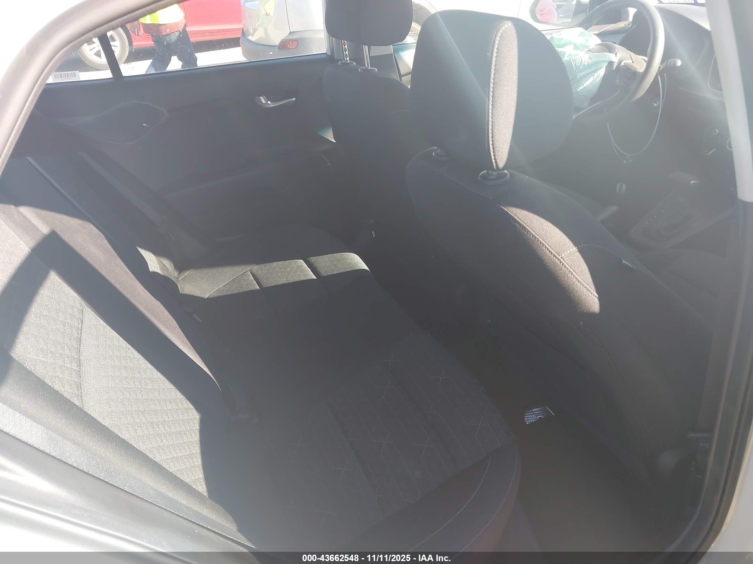 KIA RIO image 8