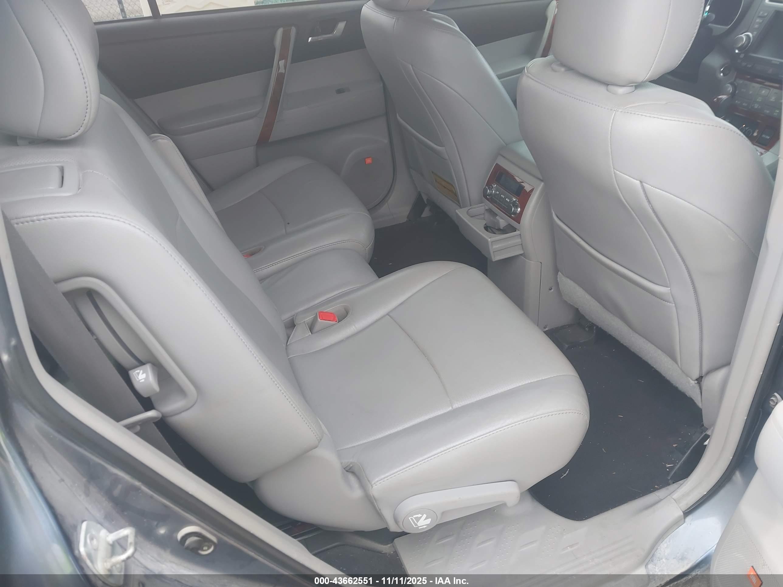 TOYOTA HIGHLANDER image 8