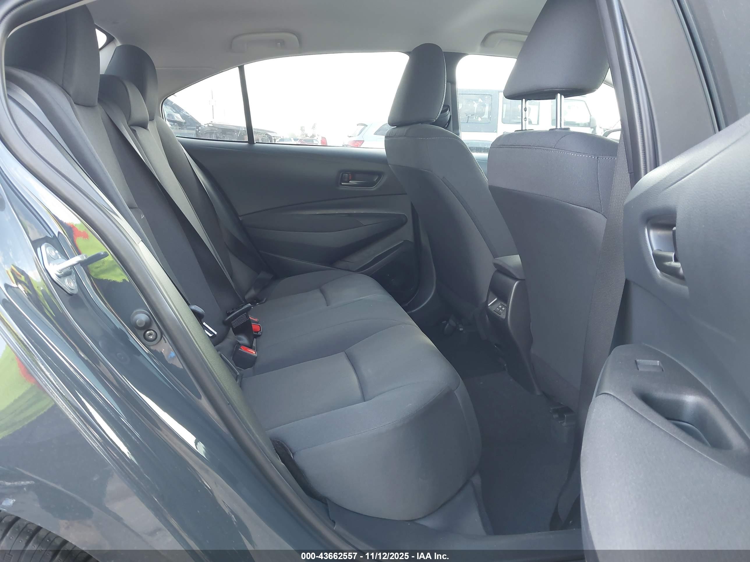 TOYOTA COROLLA image 8