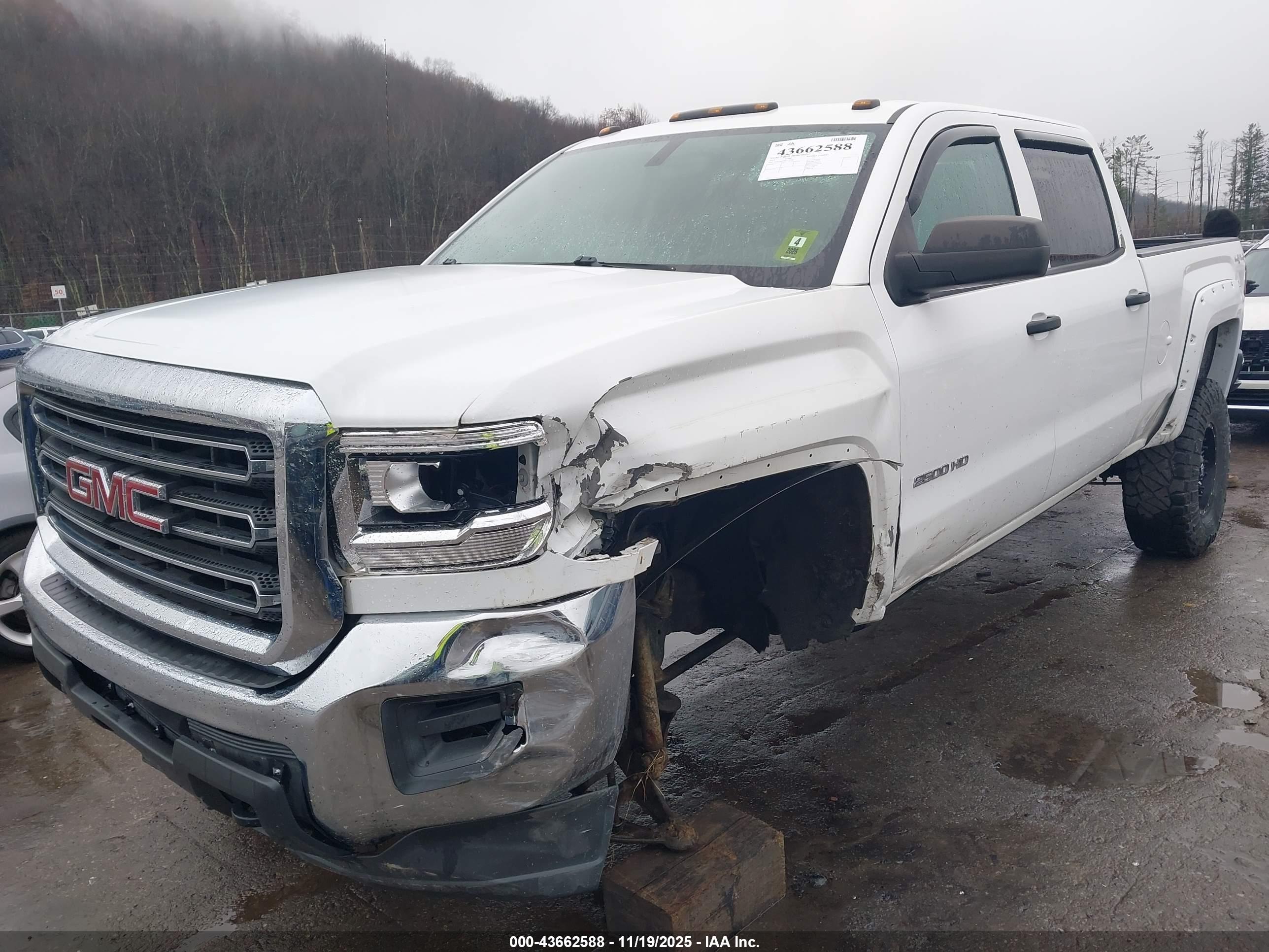 GMC SIERRA image 2