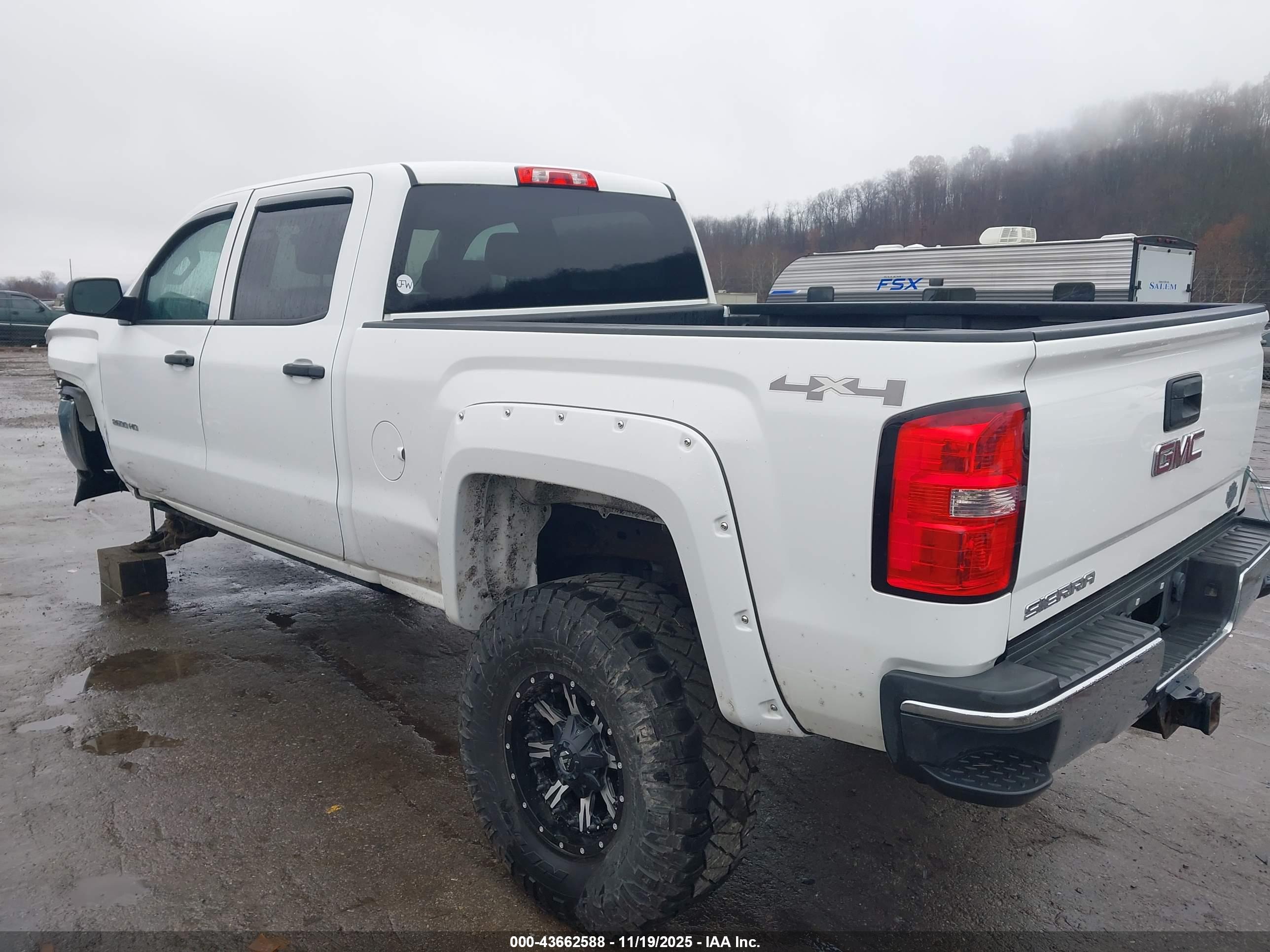 GMC SIERRA image 3