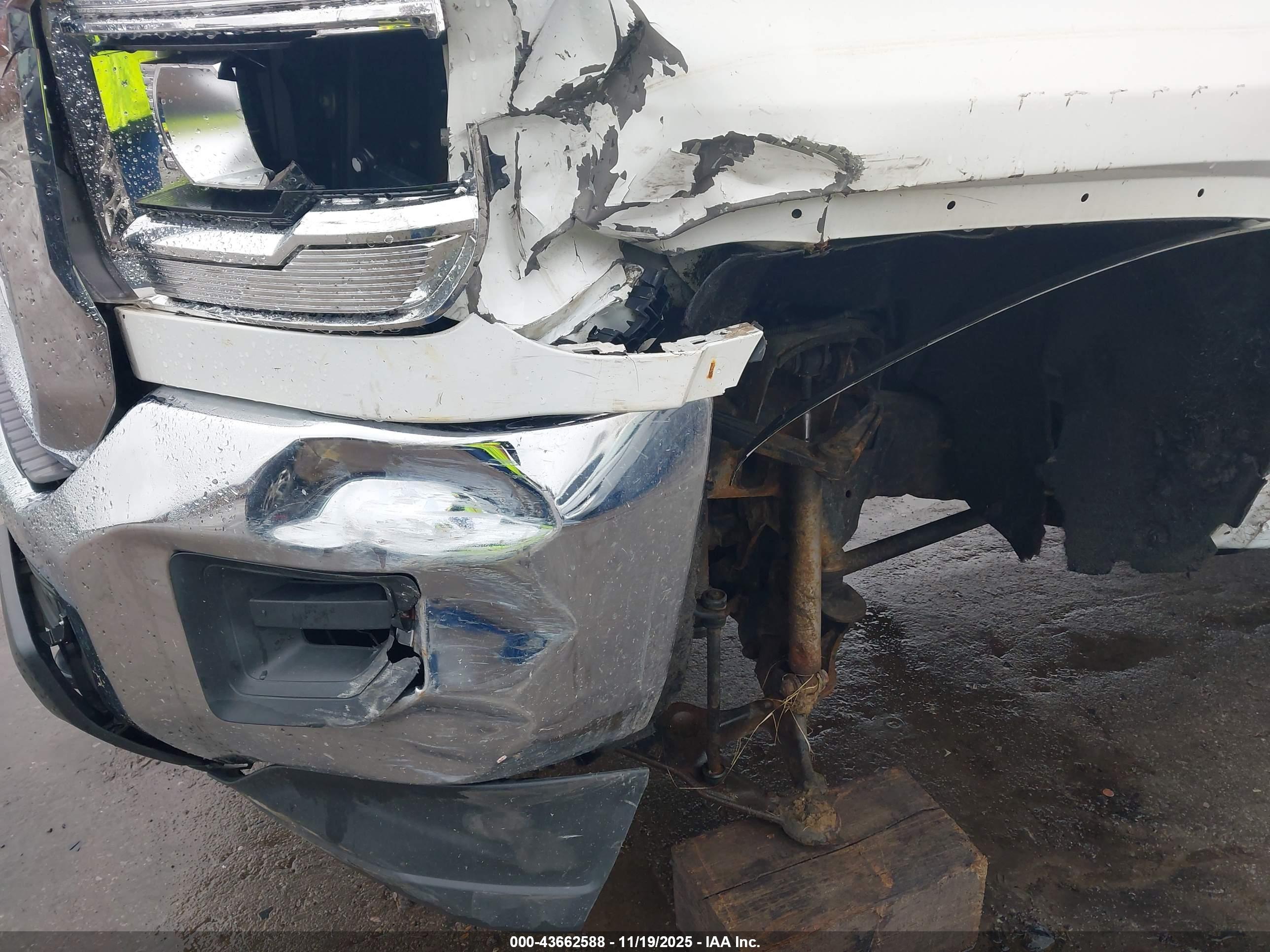 GMC SIERRA image 6