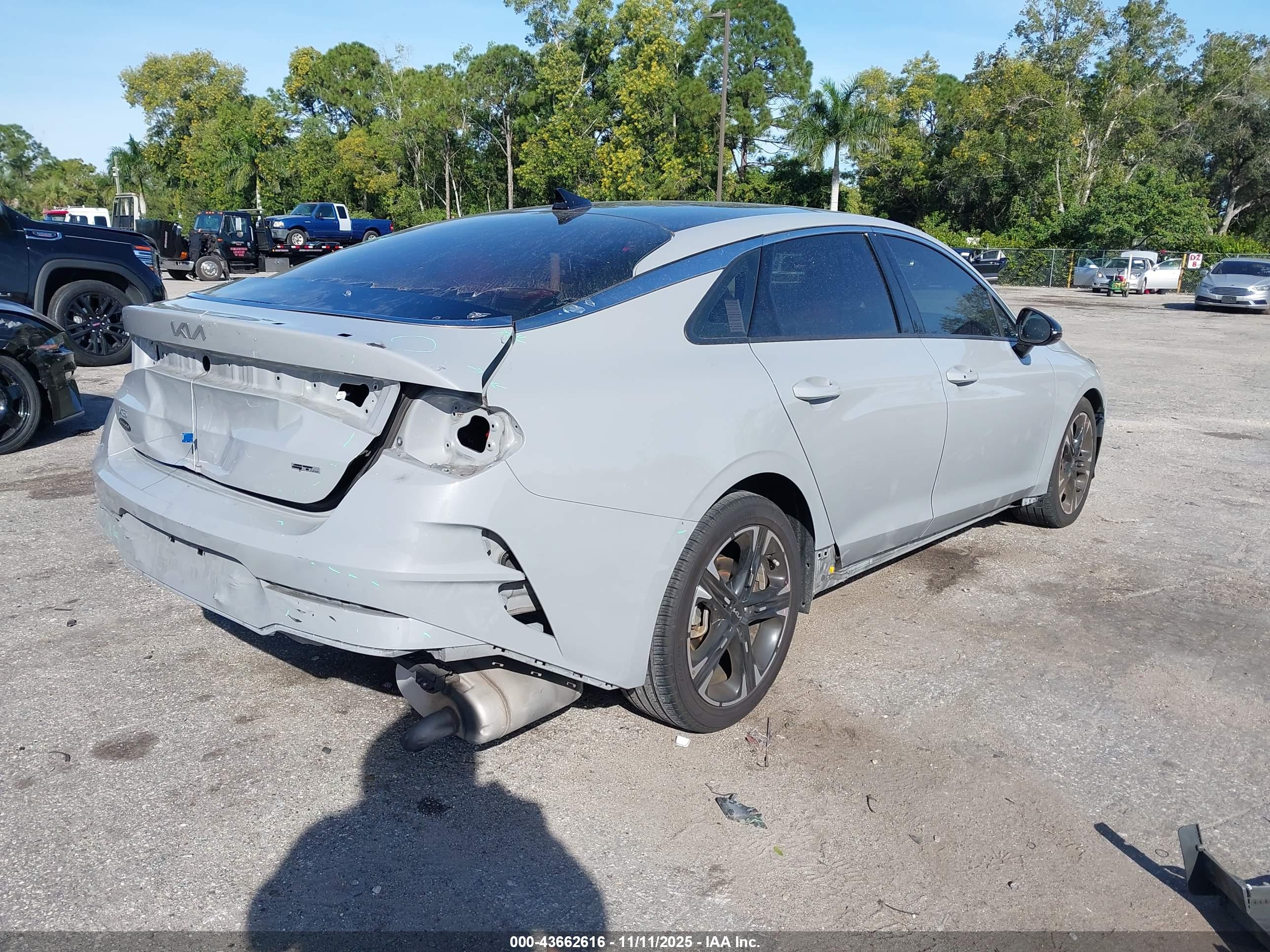 KIA K5 image 4