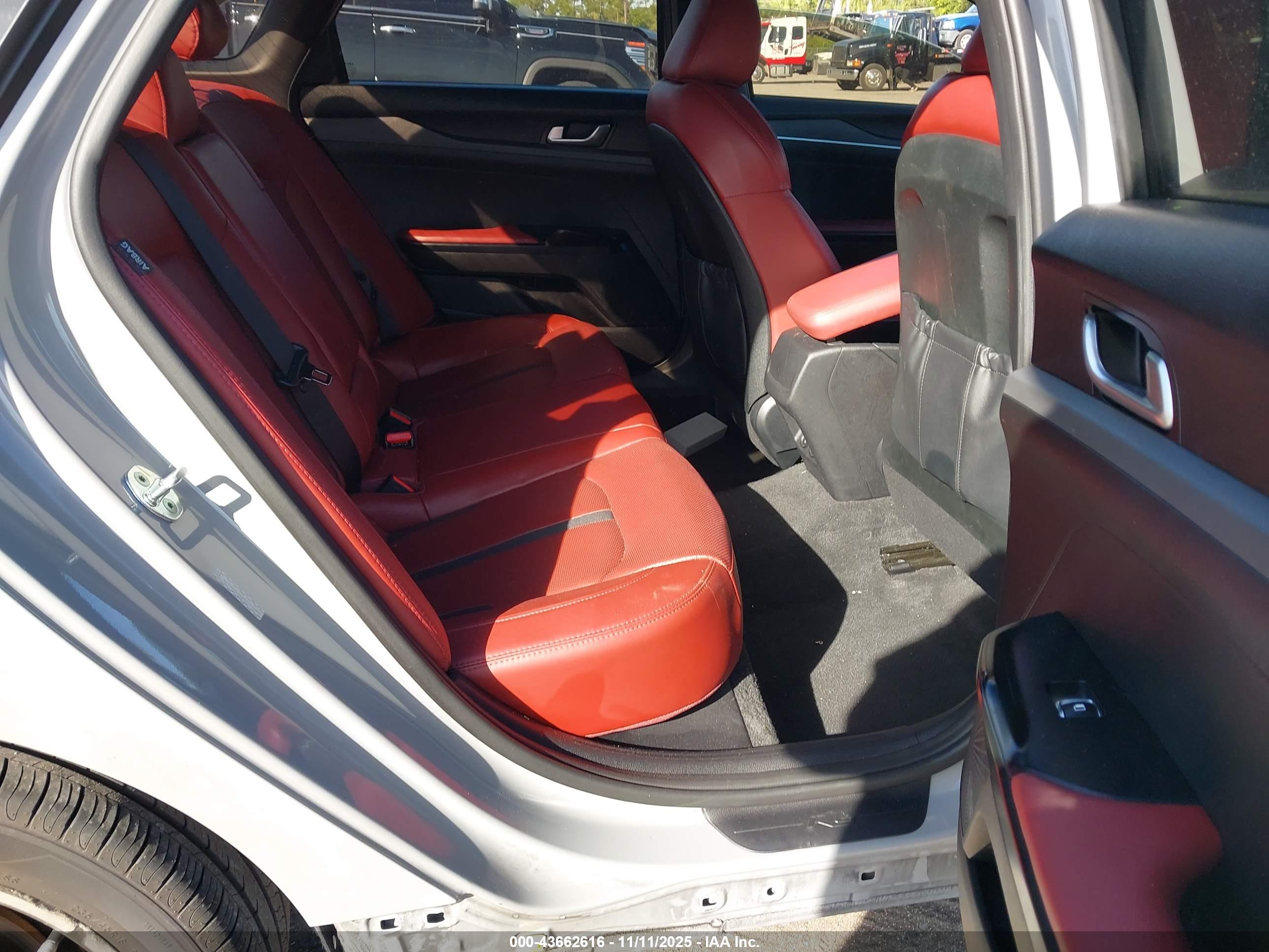 KIA K5 image 8
