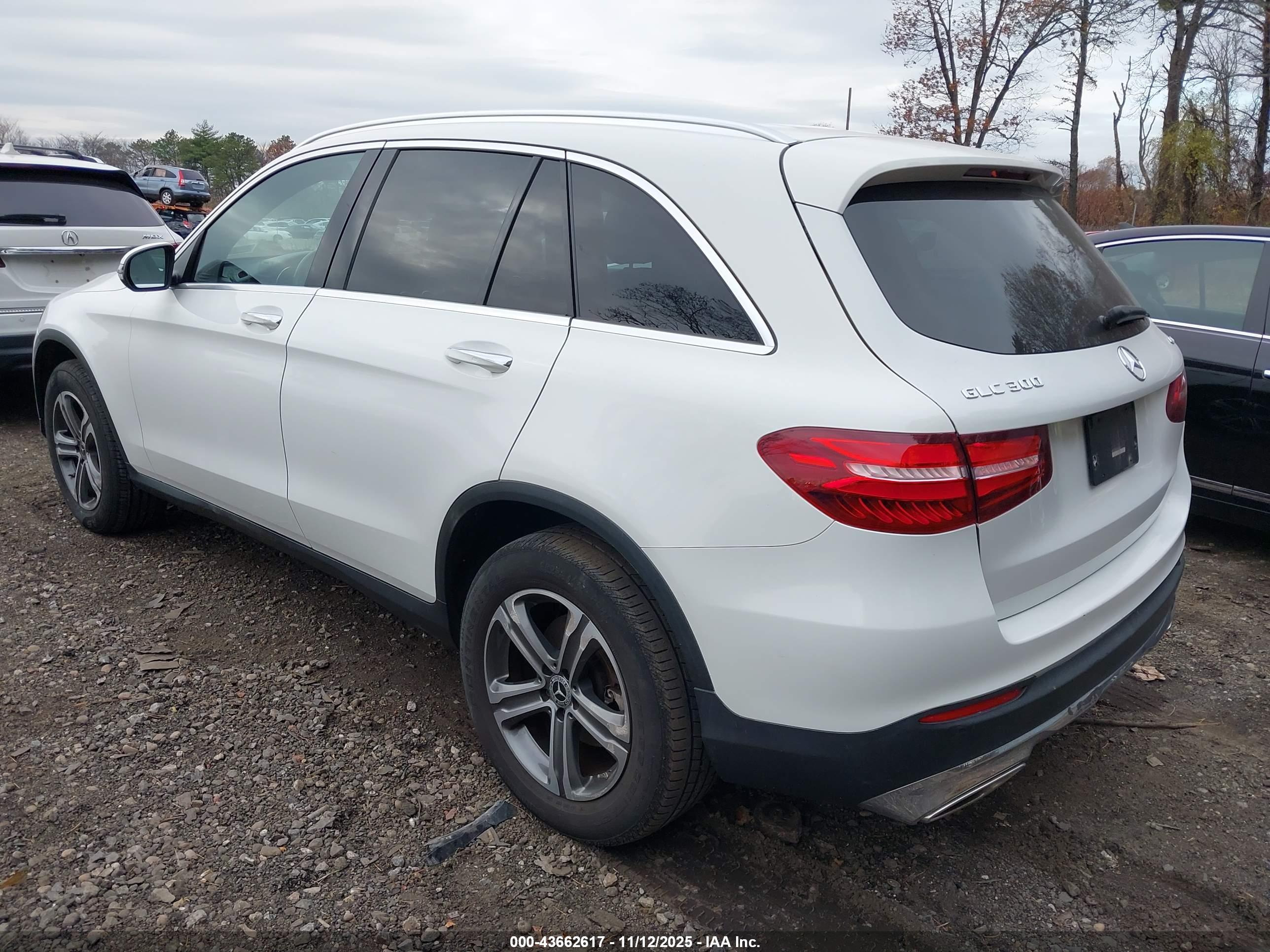 MERCEDES-BENZ GLC image 3