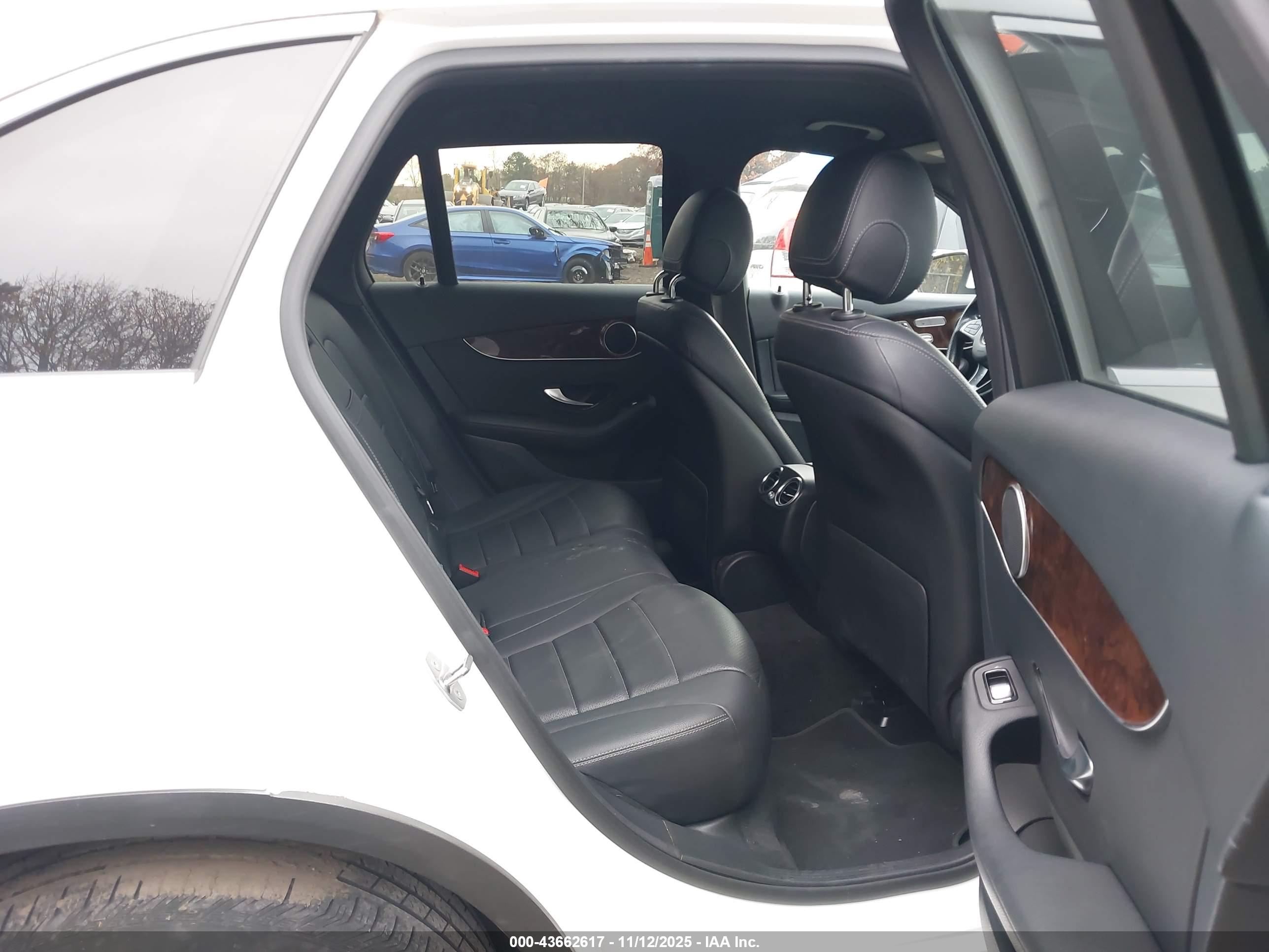 MERCEDES-BENZ GLC image 8