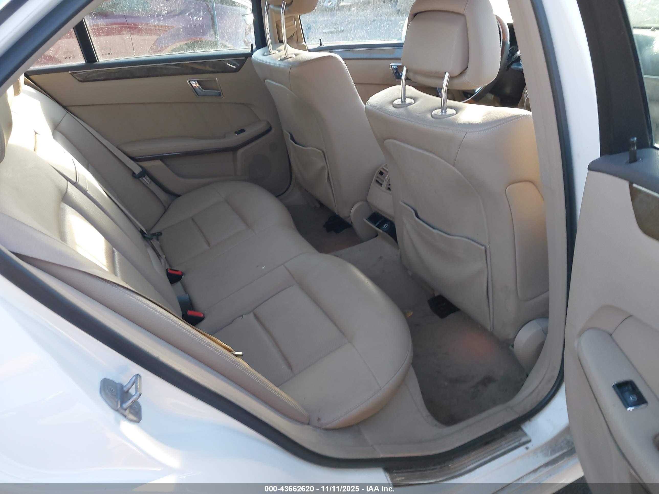 MERCEDES-BENZ E image 8