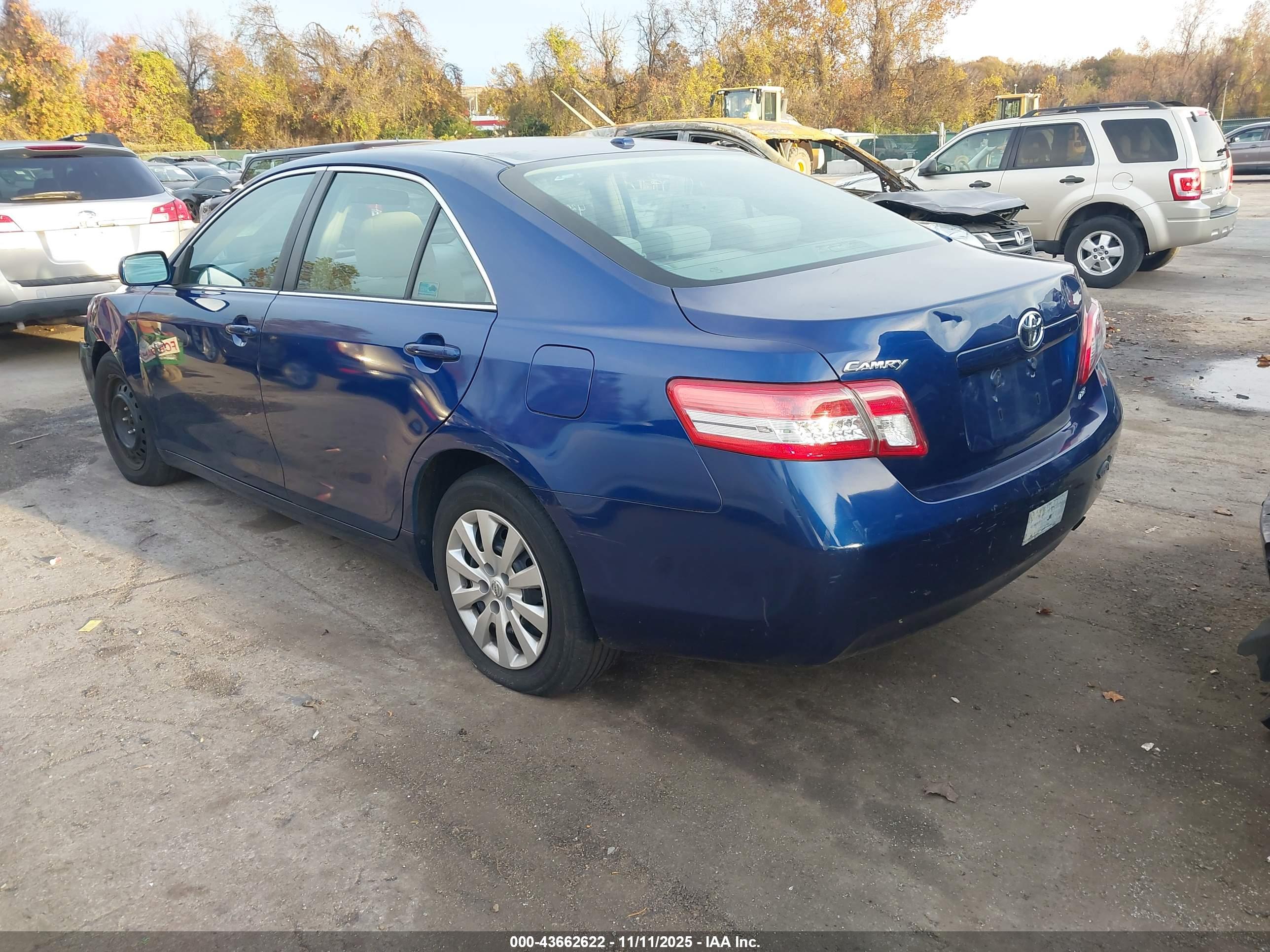 TOYOTA CAMRY image 3