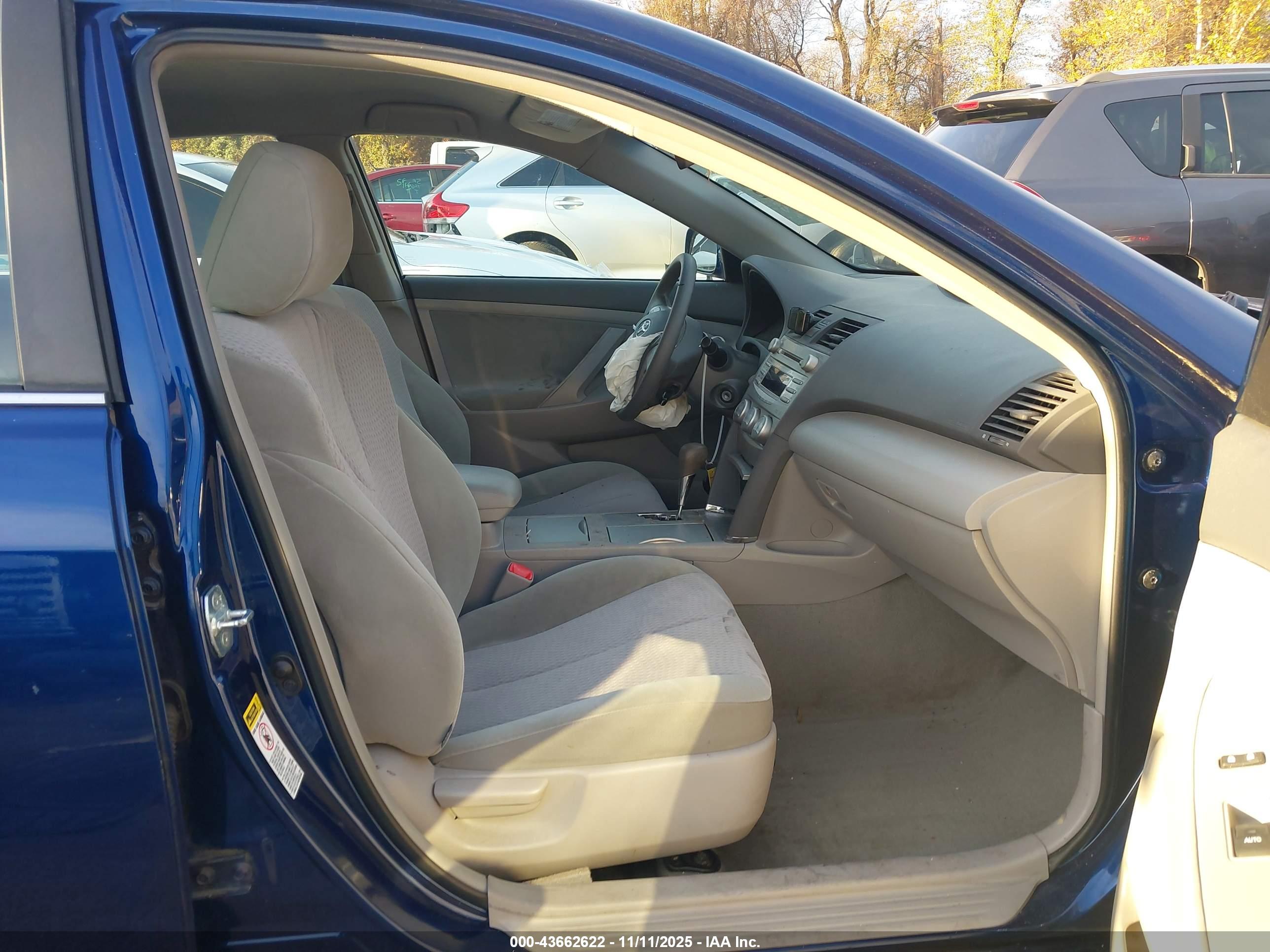 TOYOTA CAMRY image 5