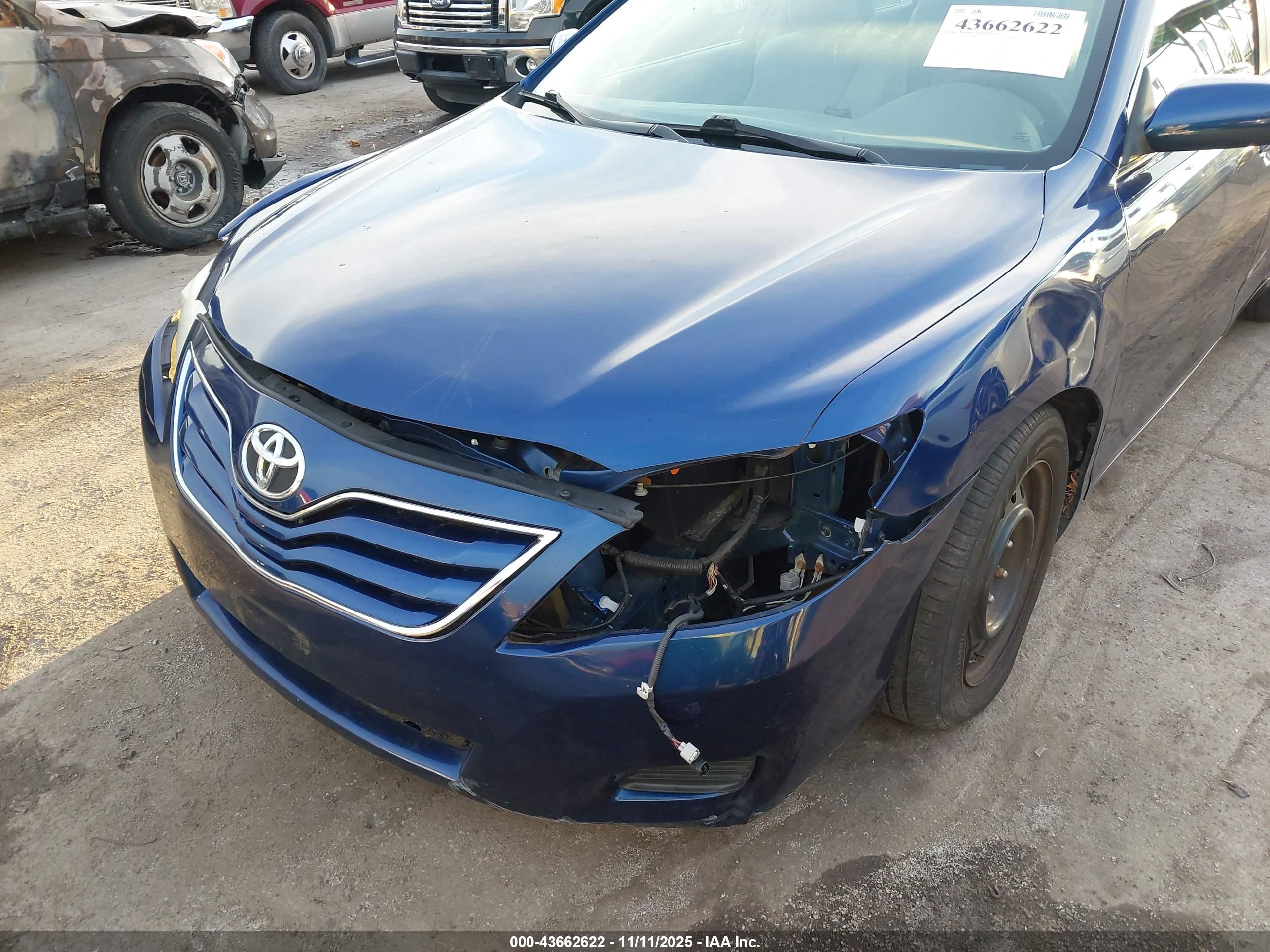 TOYOTA CAMRY image 6
