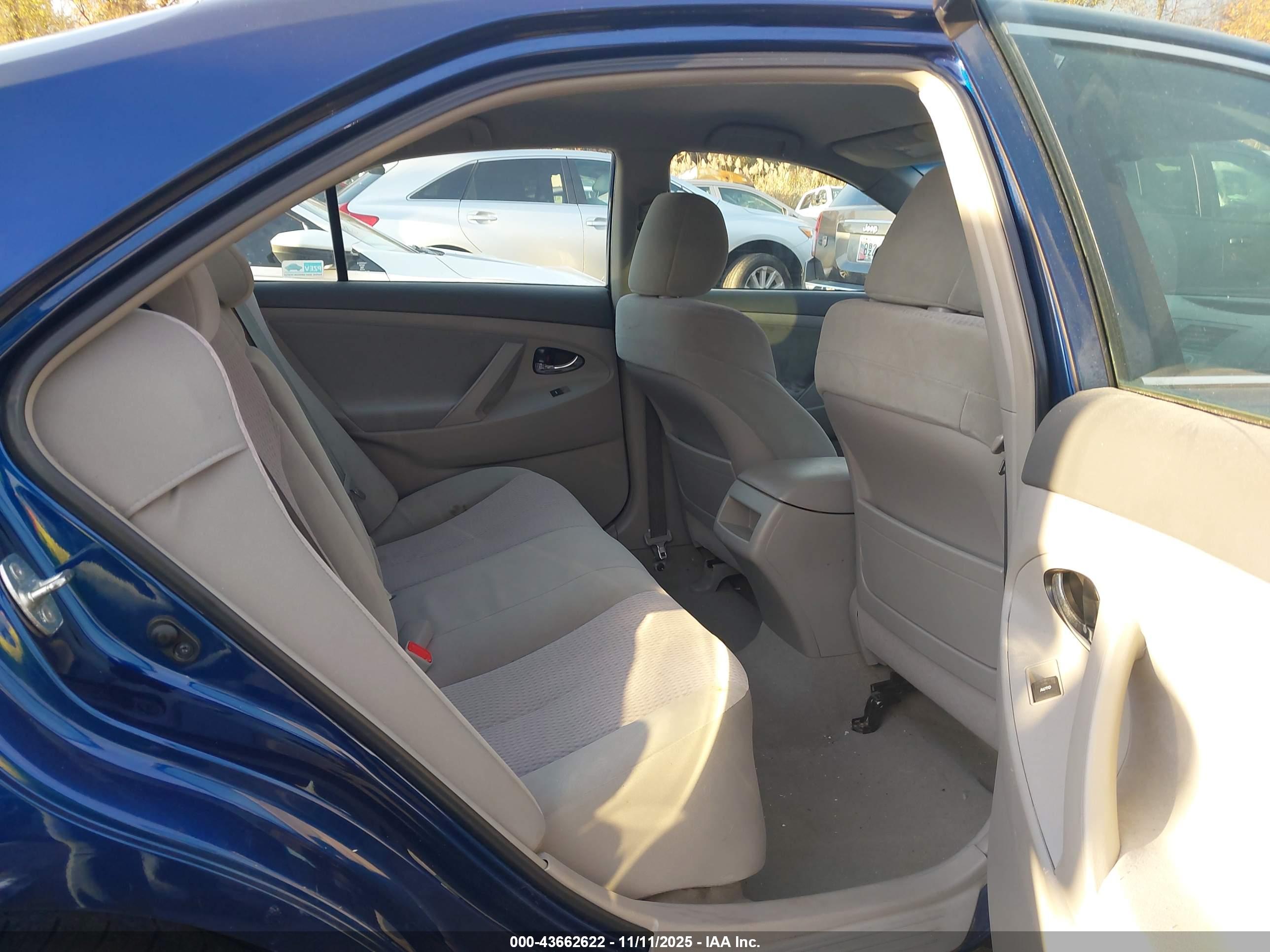 TOYOTA CAMRY image 8