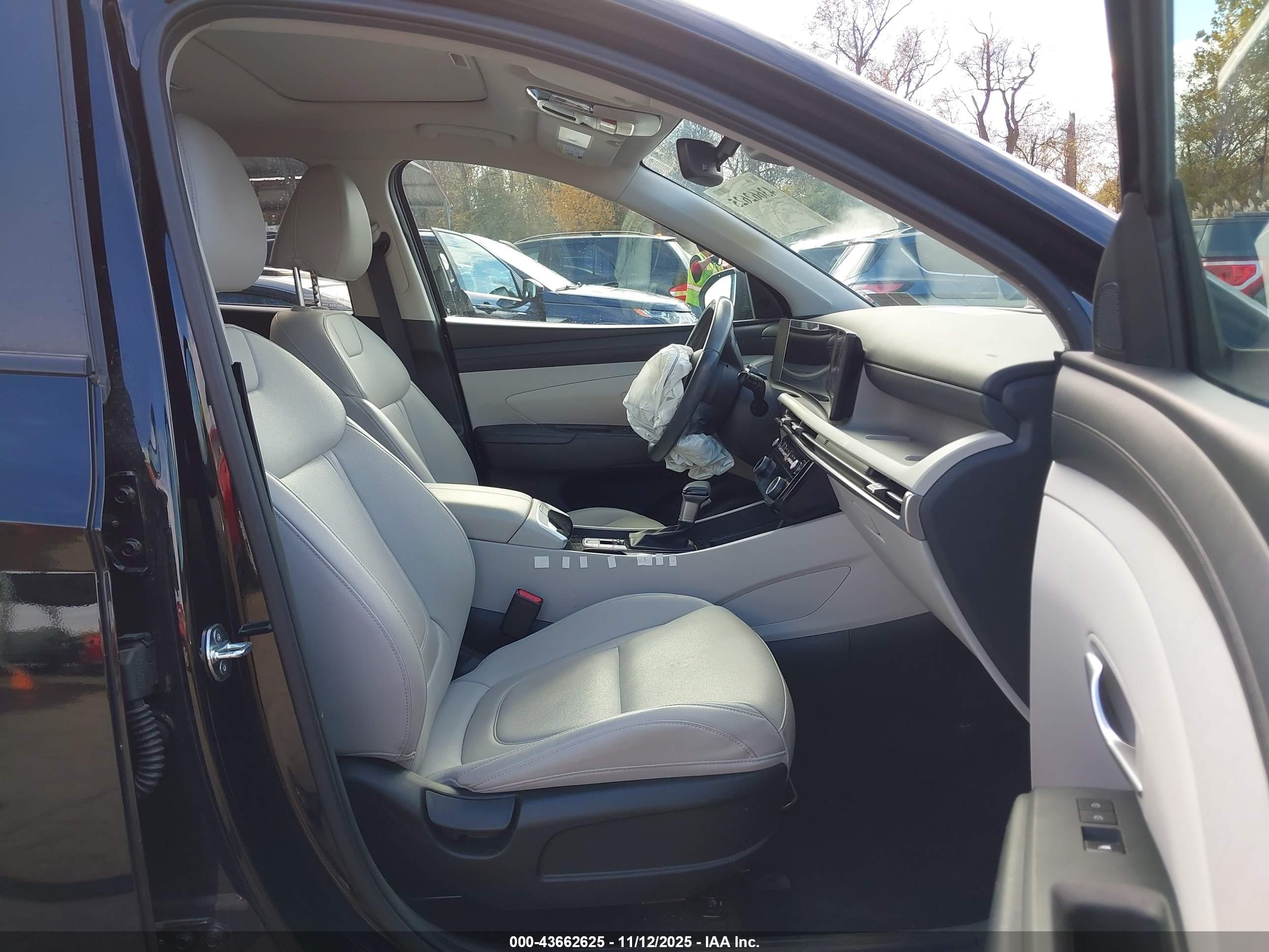 HYUNDAI TUCSON image 5