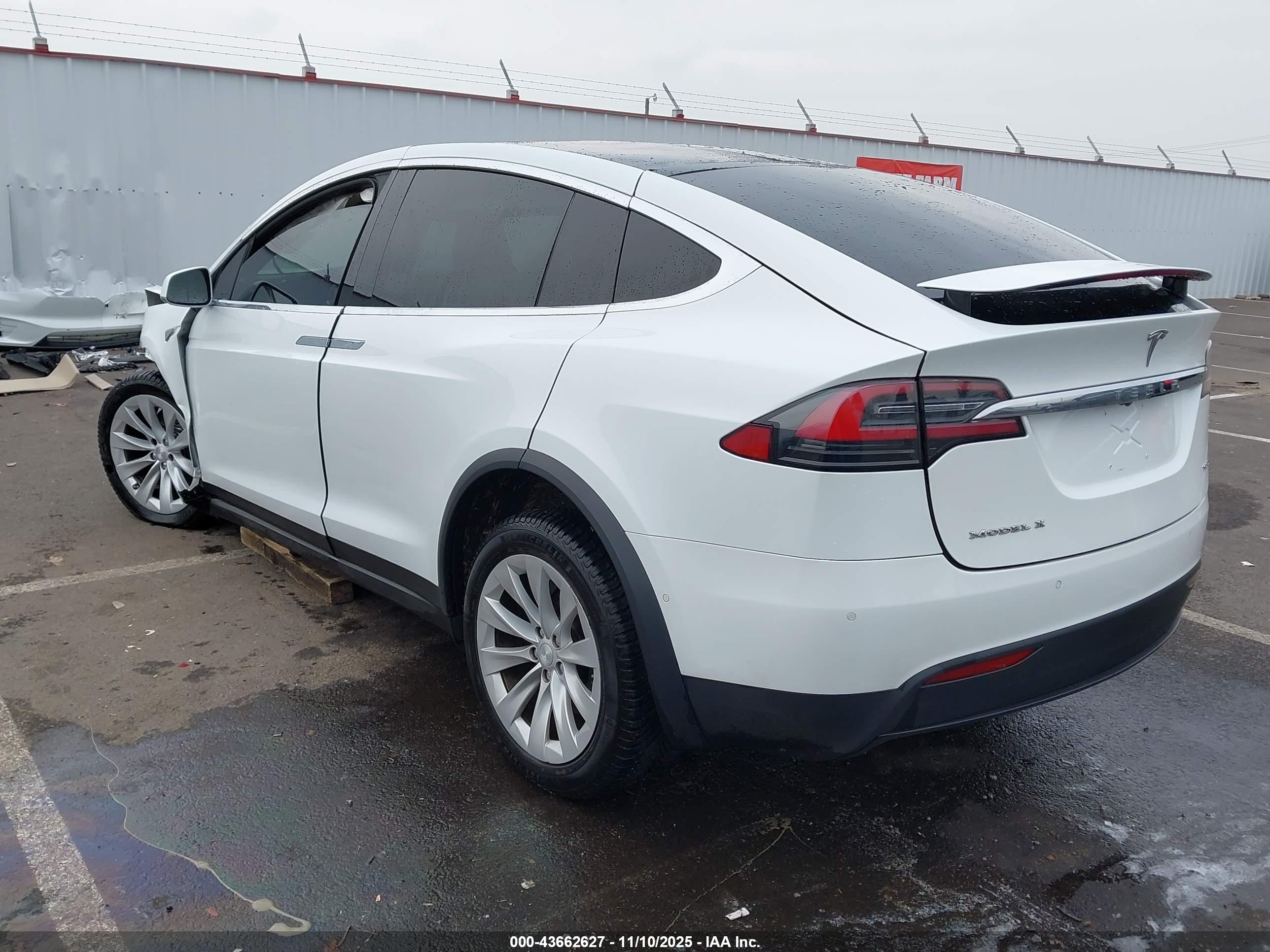 TESLA MODEL image 3