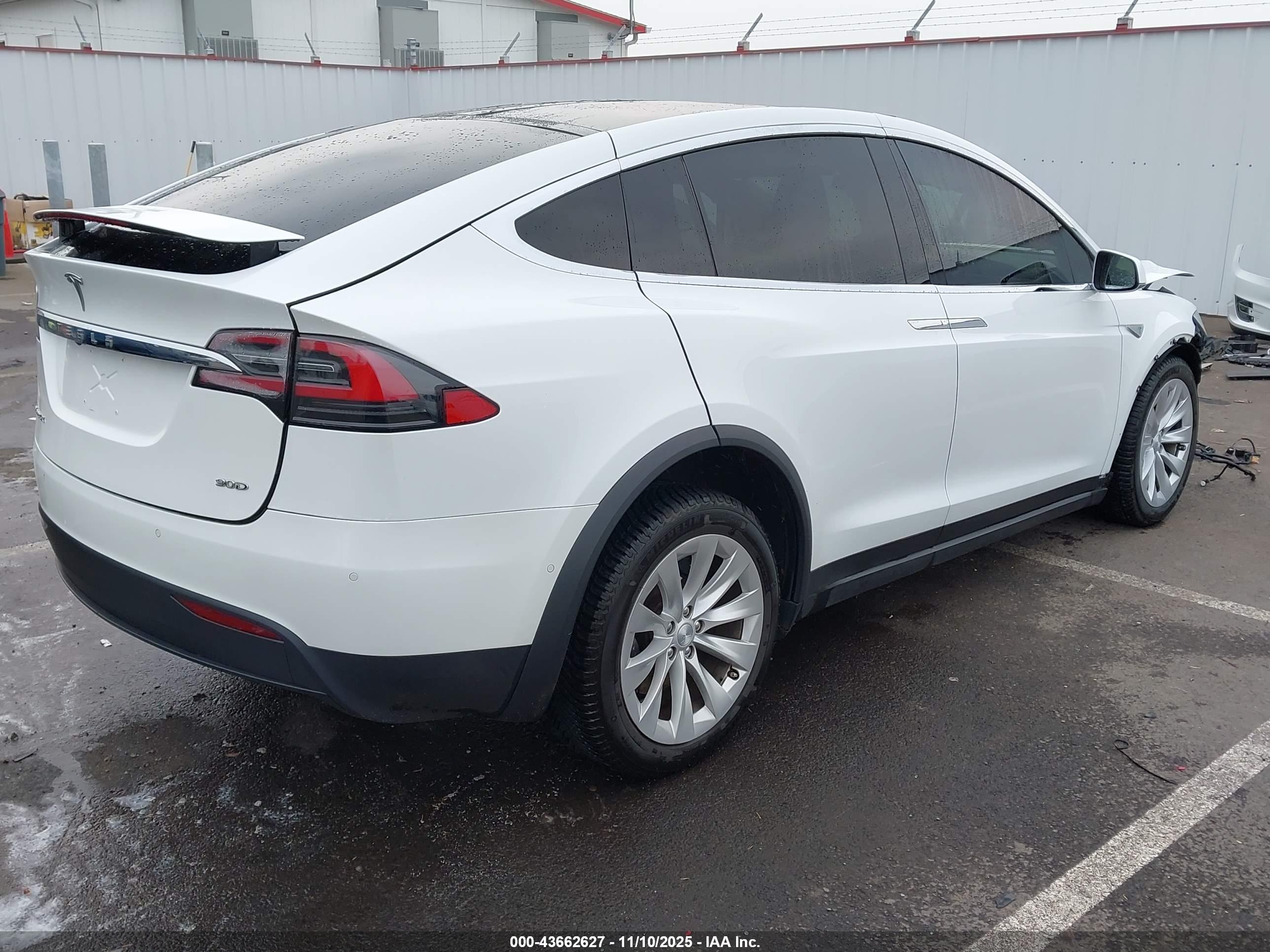 TESLA MODEL image 4