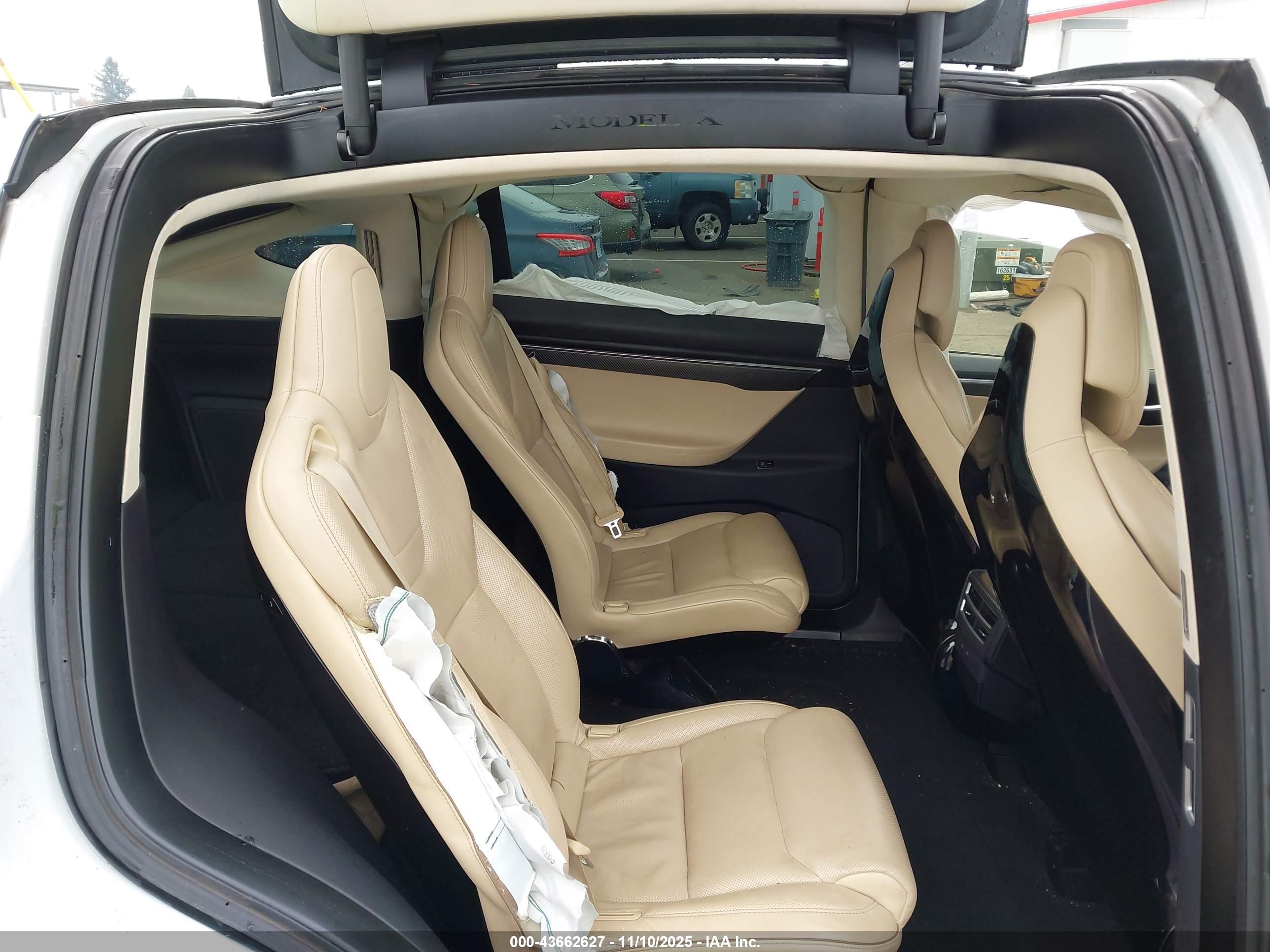 TESLA MODEL image 8