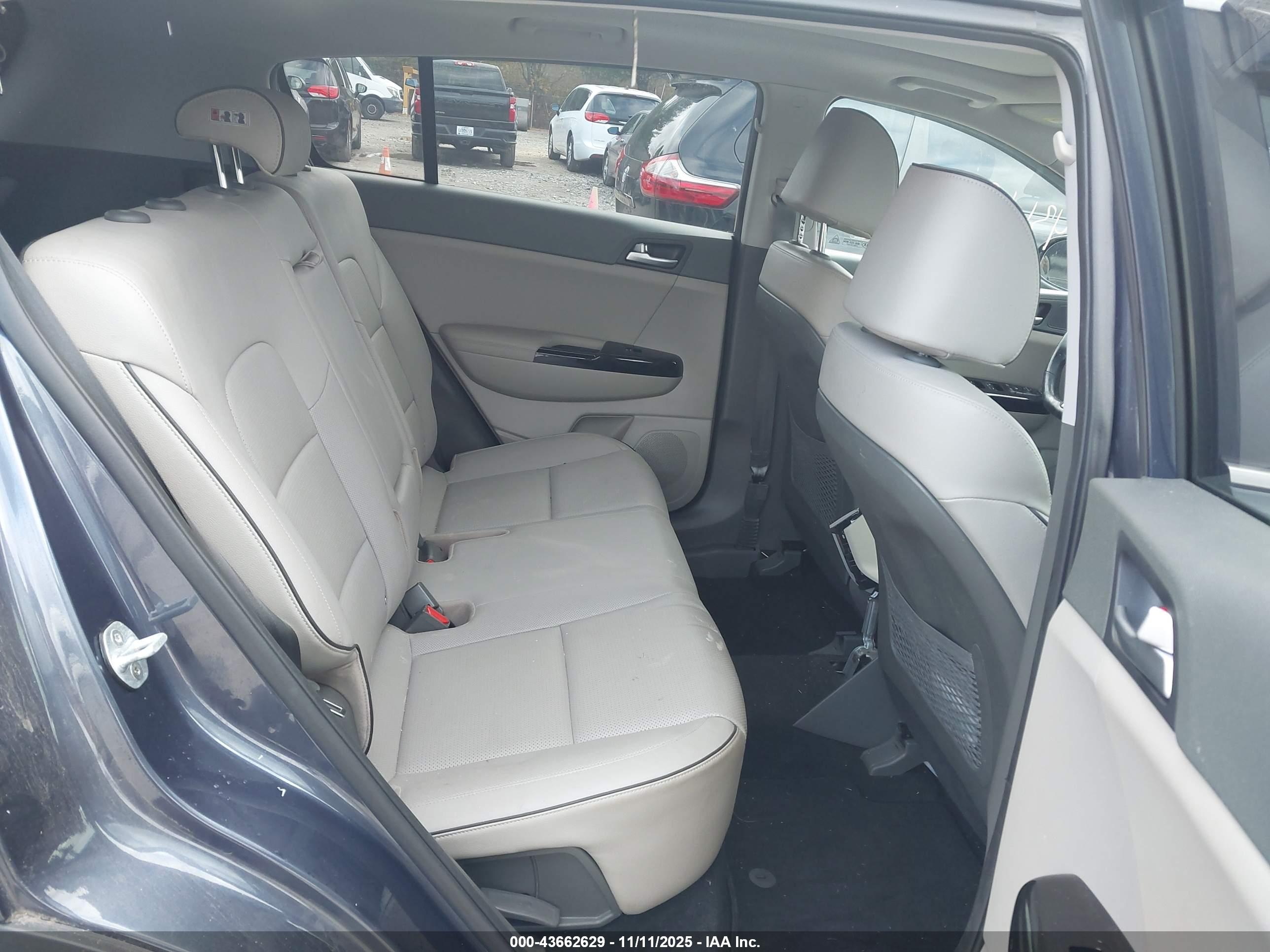 KIA SPORTAGE image 8