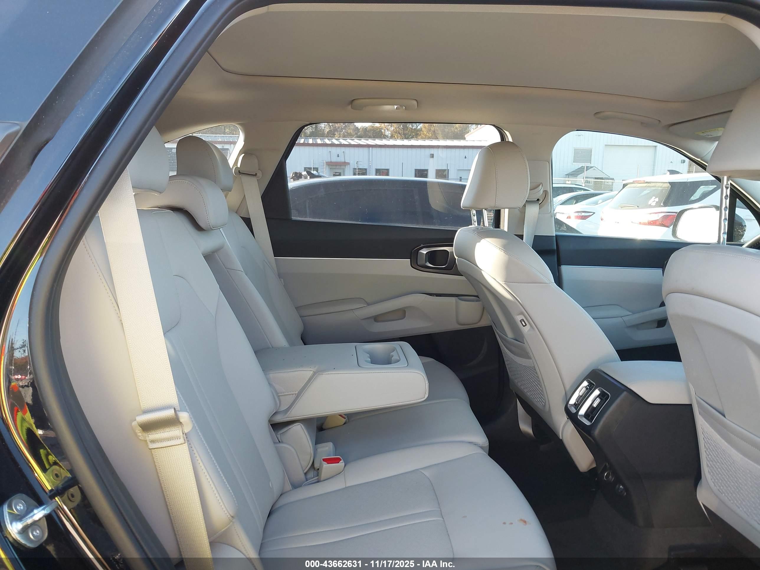 KIA SORENTO image 8