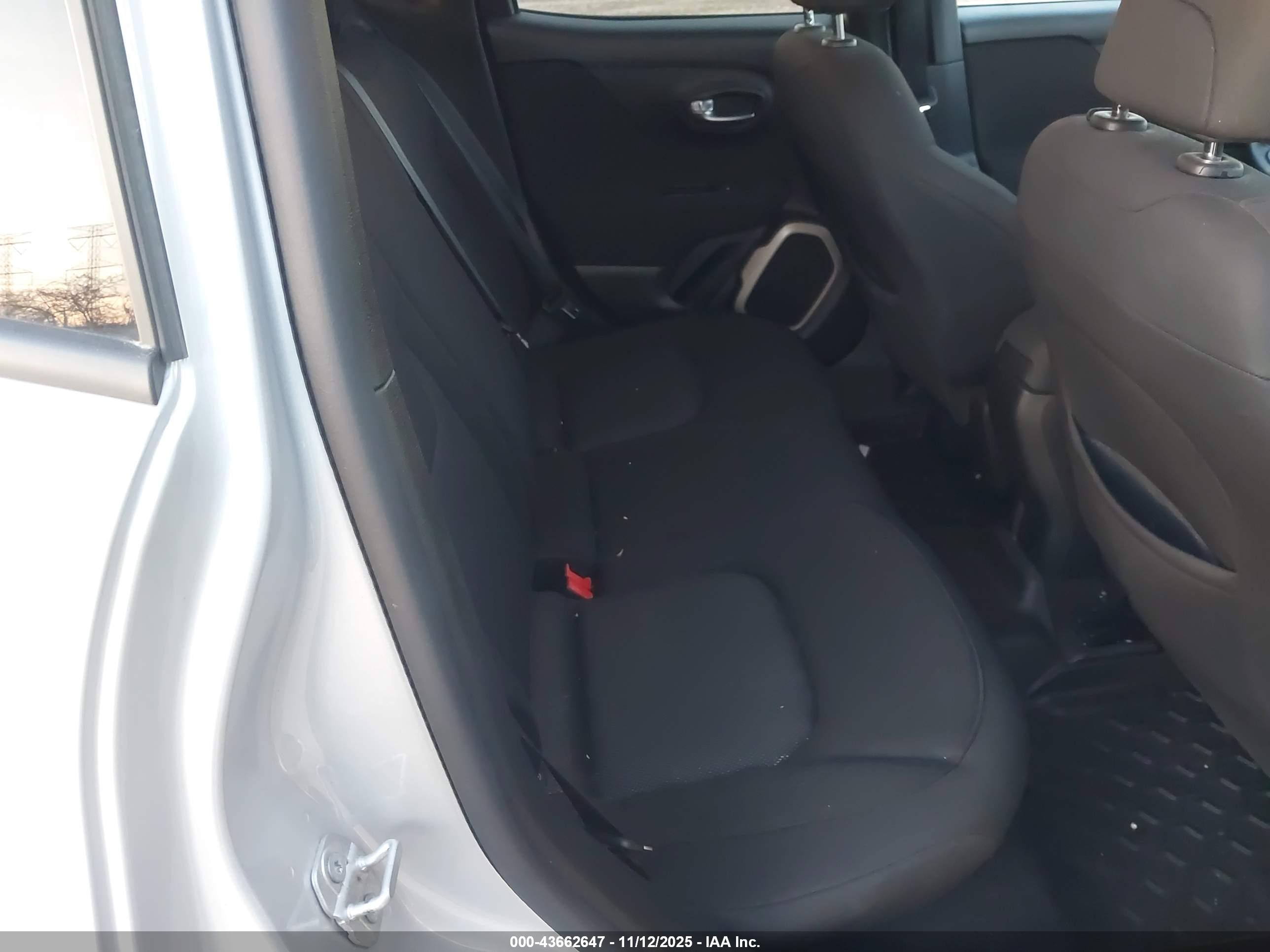 JEEP RENEGADE image 8