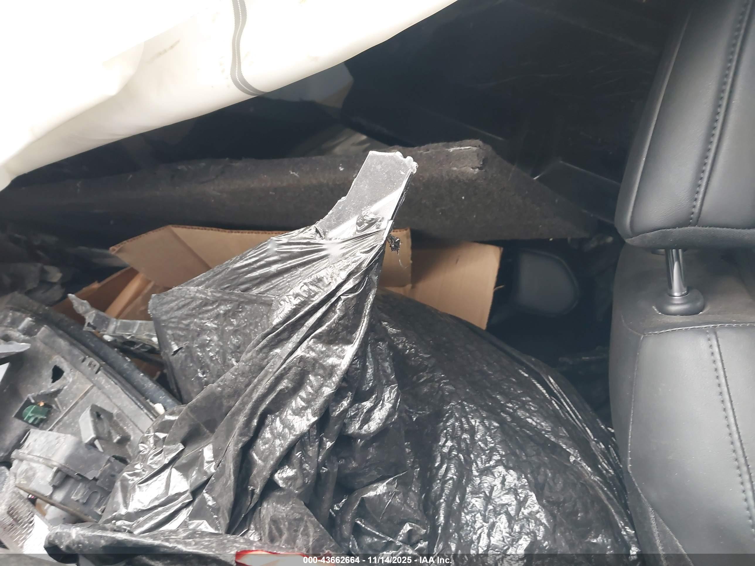 NISSAN ARIYA image 8