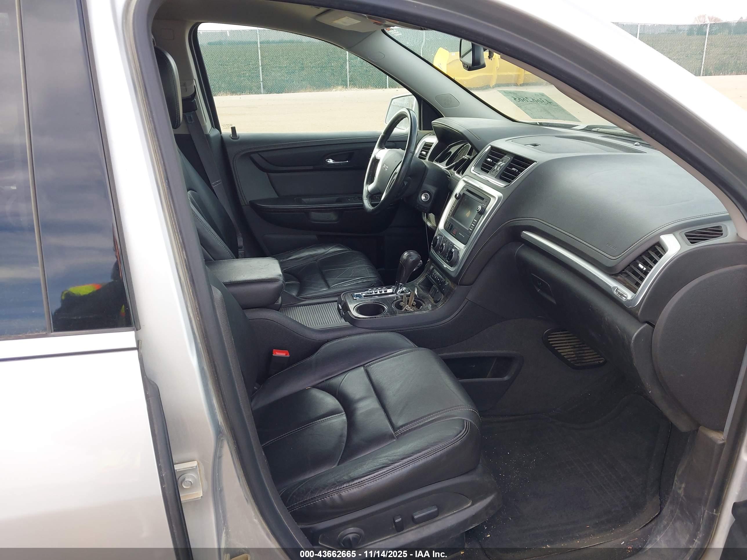 GMC ACADIA image 5