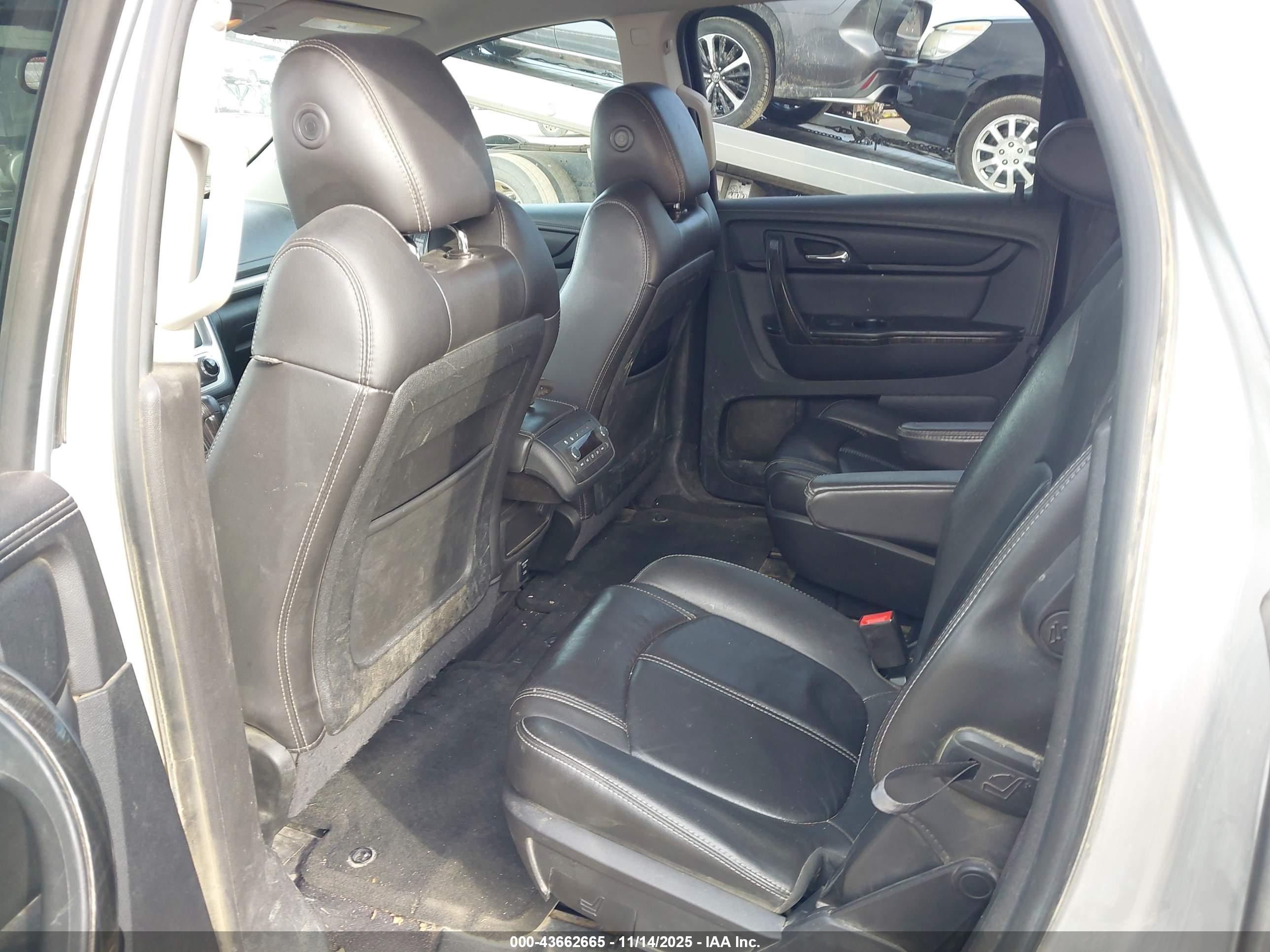GMC ACADIA image 8