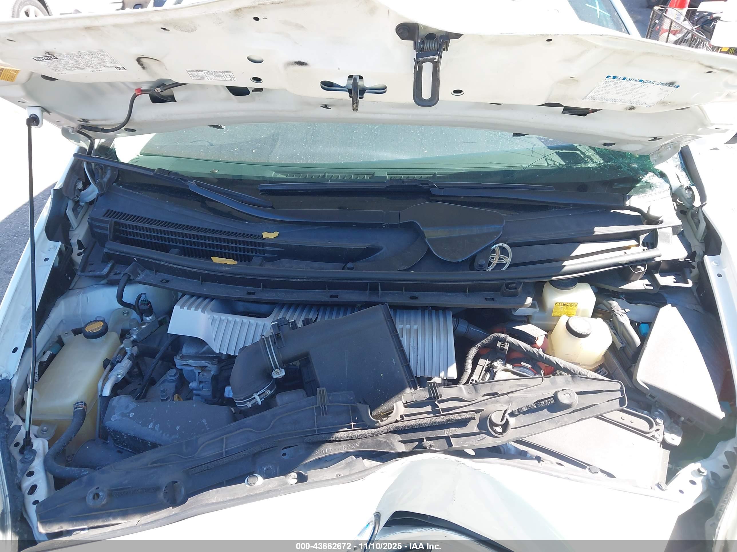 TOYOTA PRIUS image 10