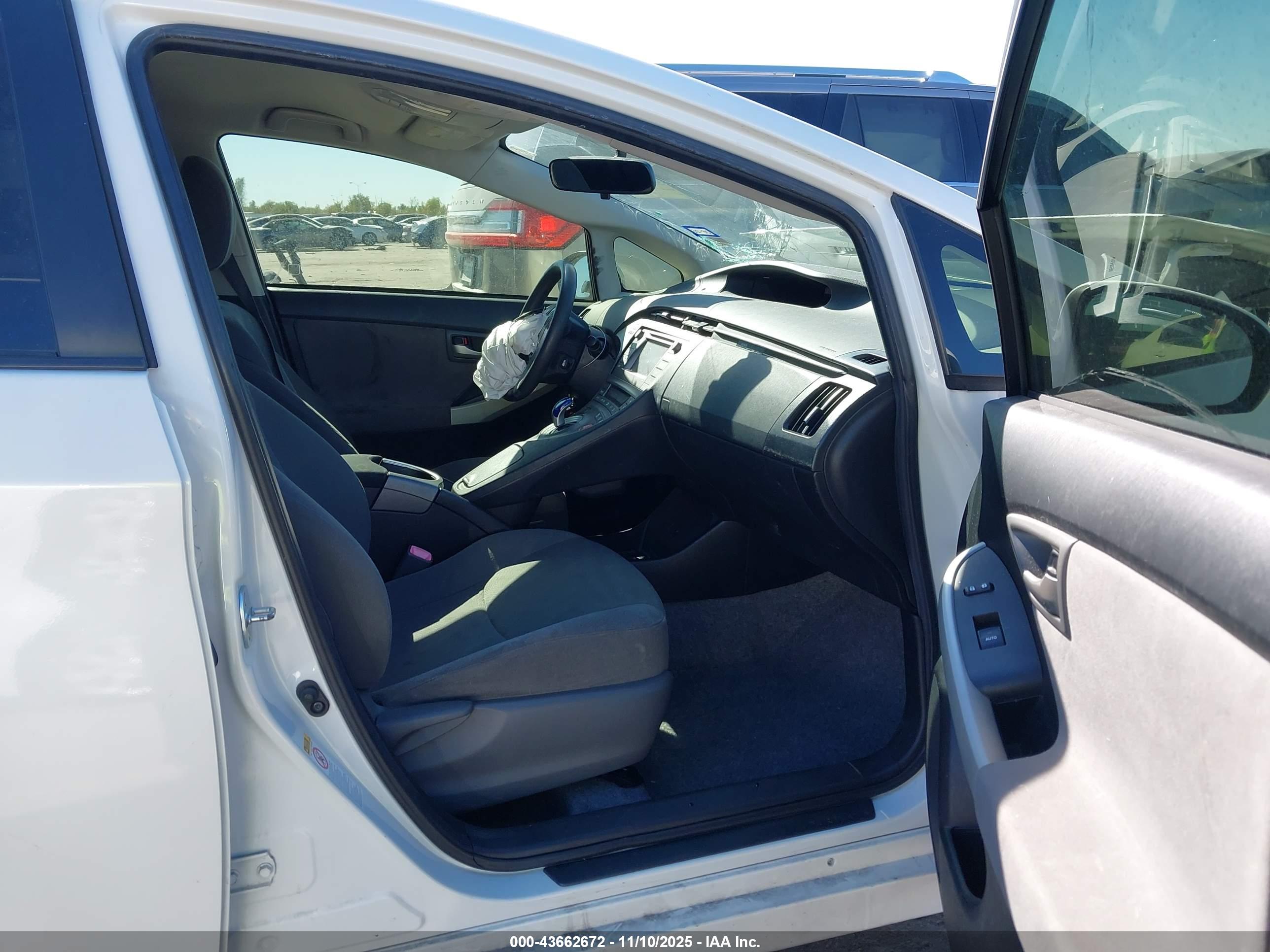 TOYOTA PRIUS image 5