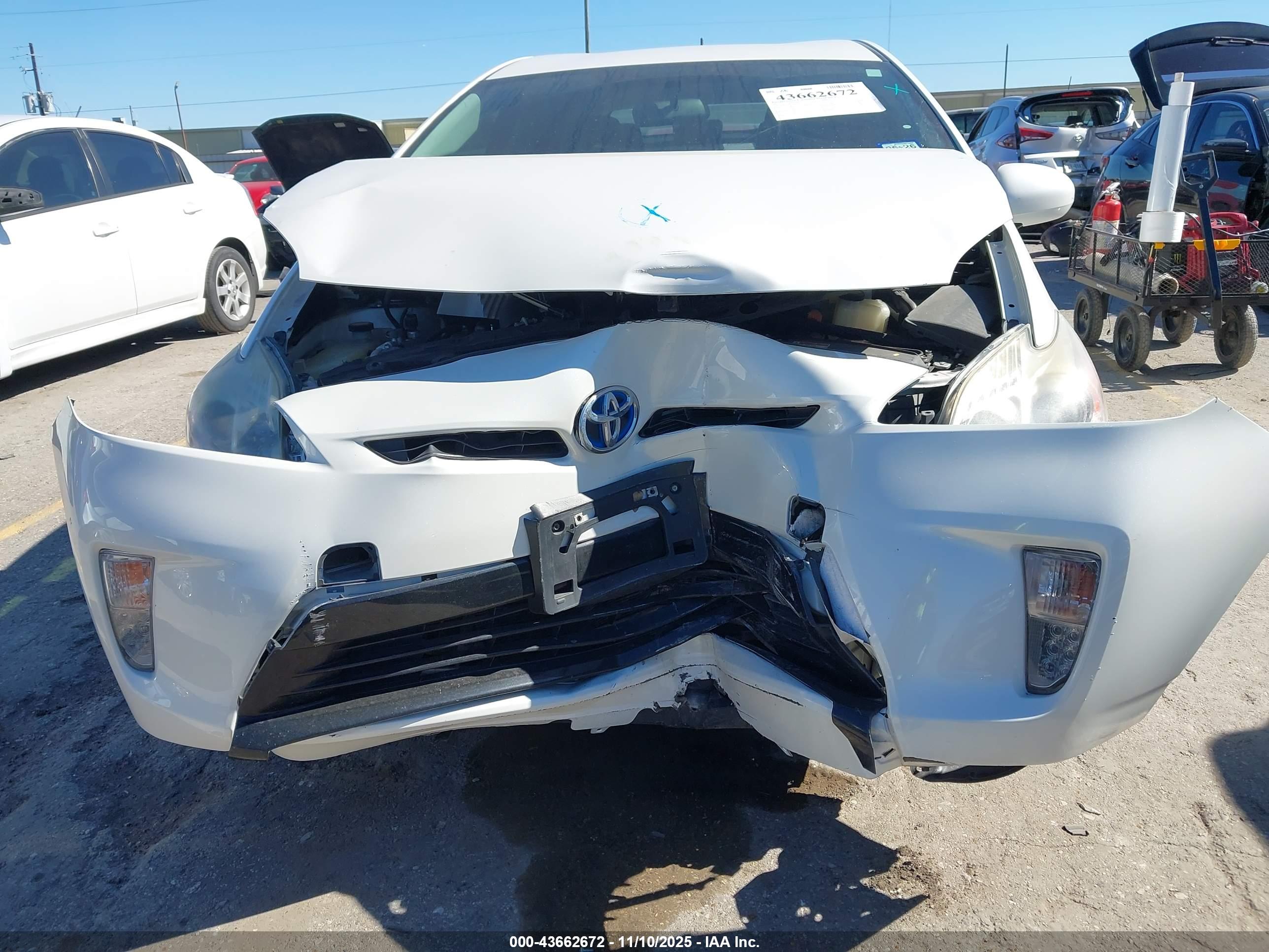 TOYOTA PRIUS image 6