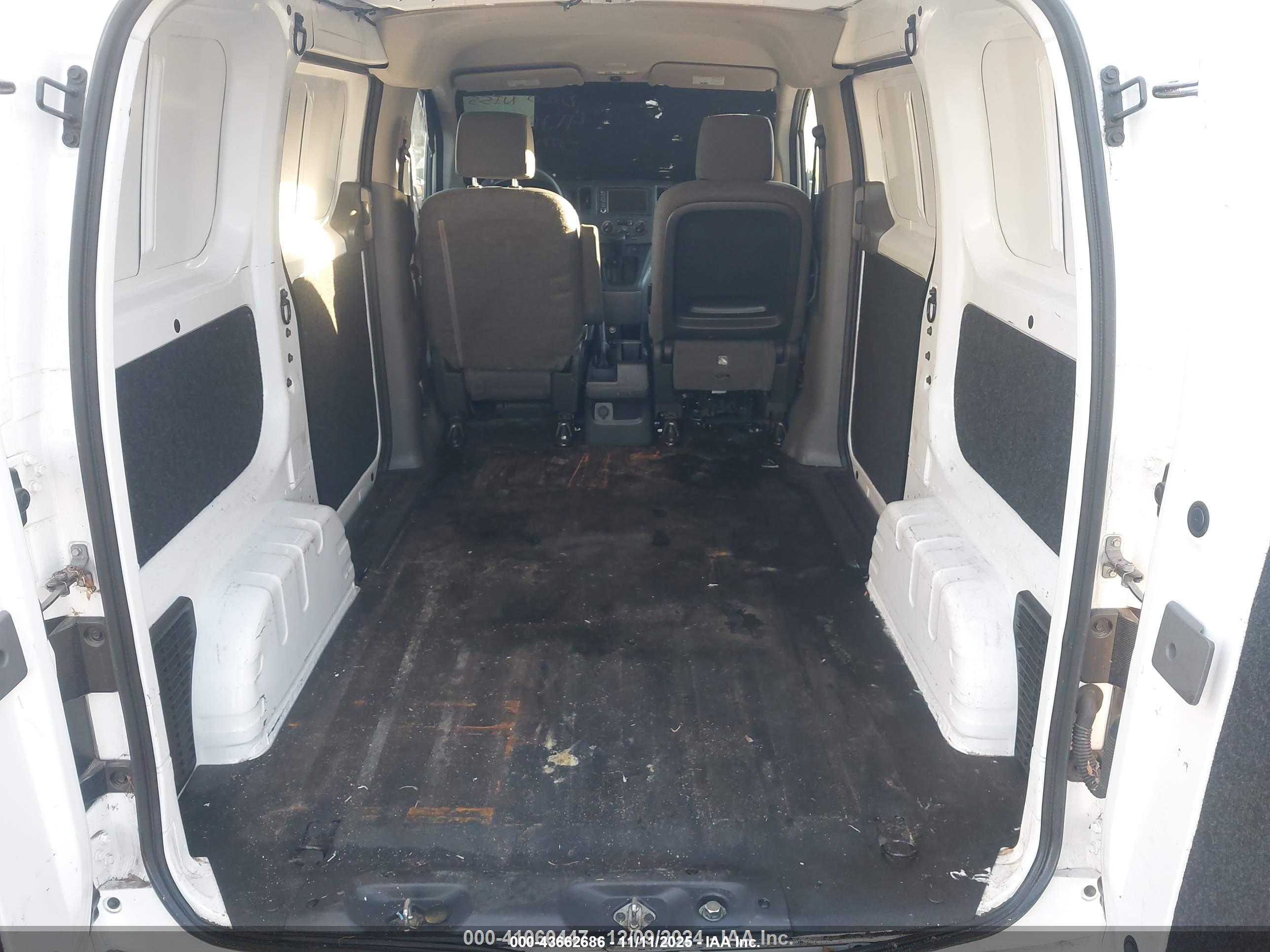 NISSAN NV200 image 8