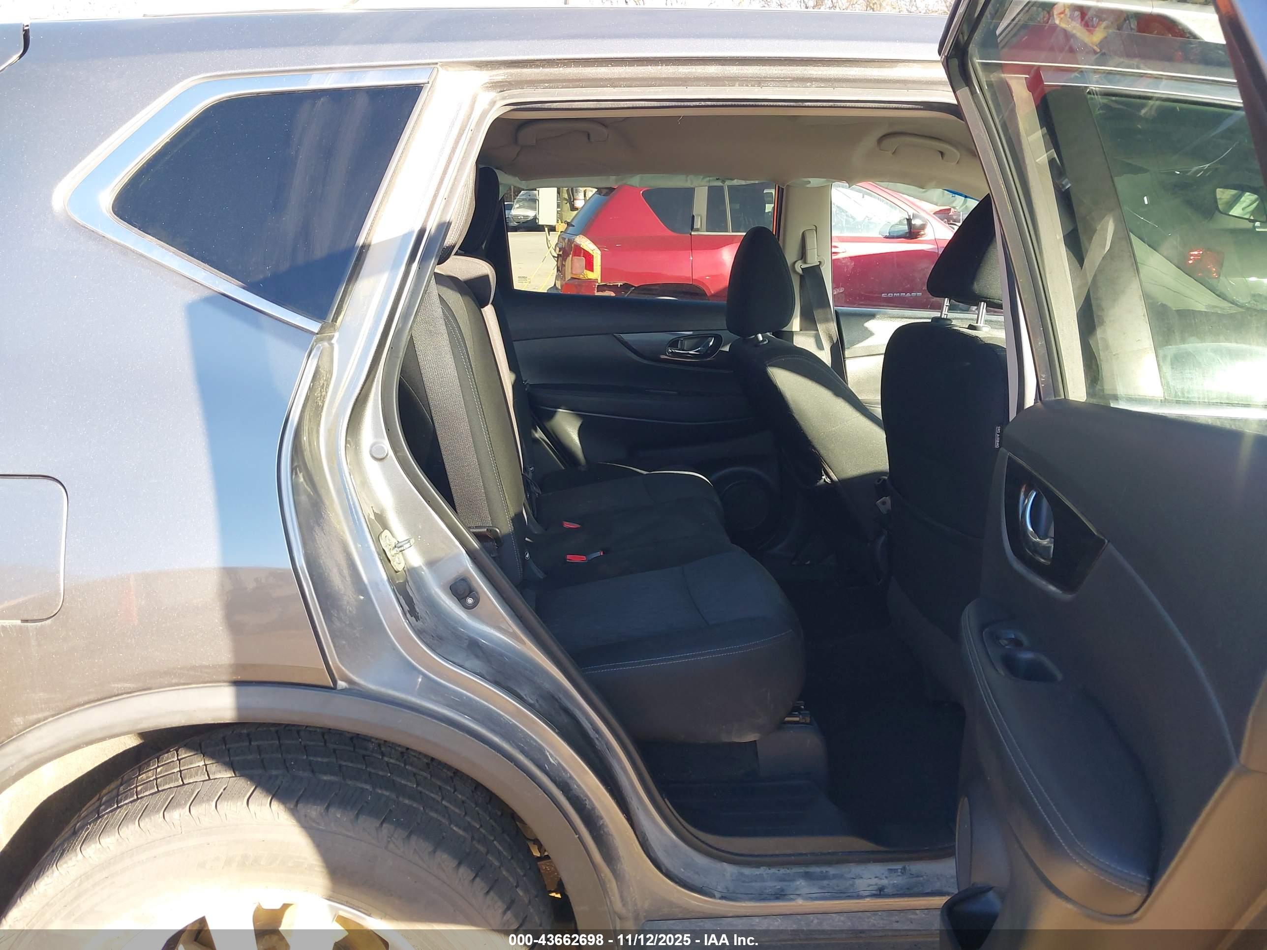 NISSAN ROGUE image 8