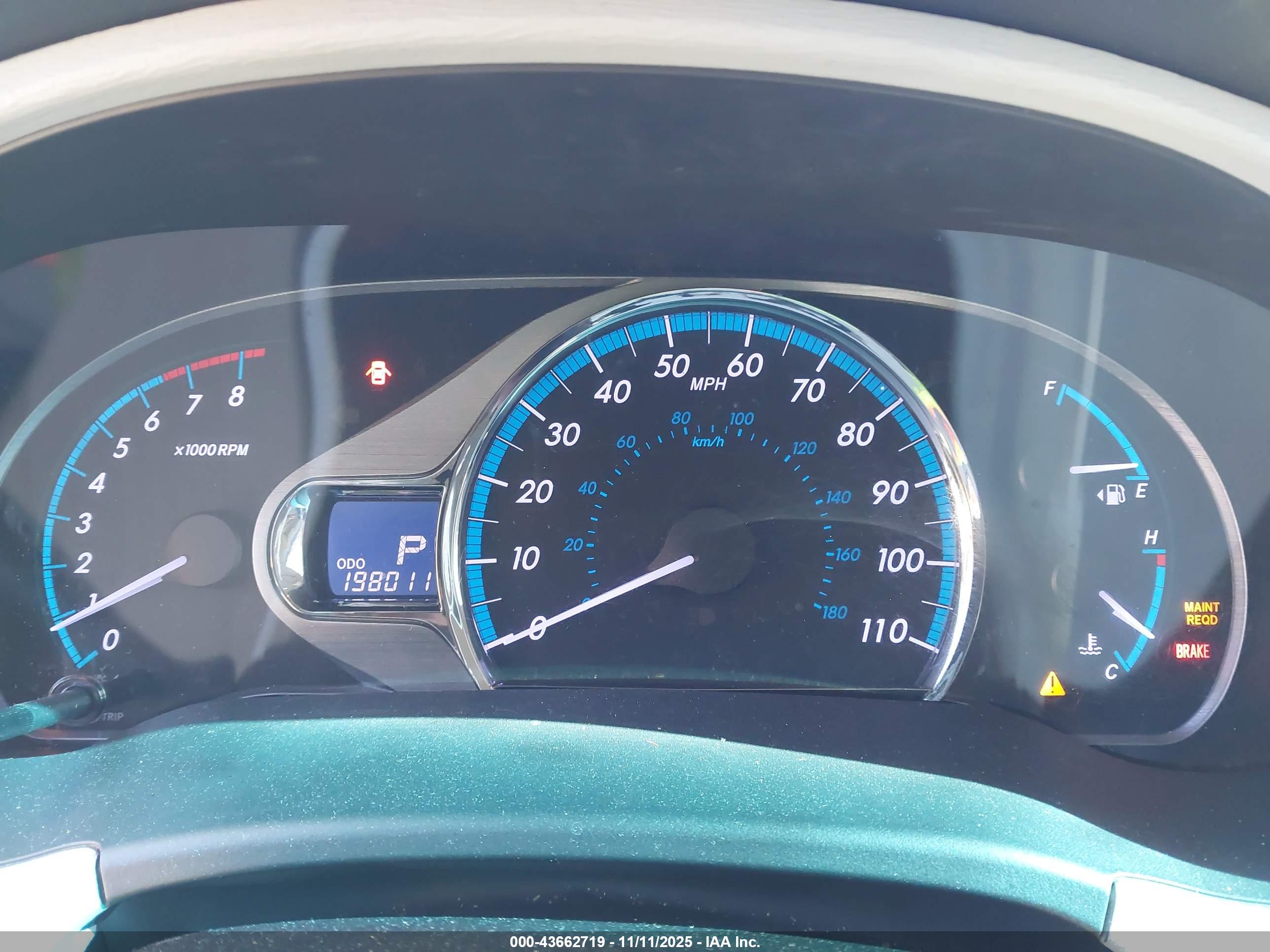 TOYOTA SIENNA image 7