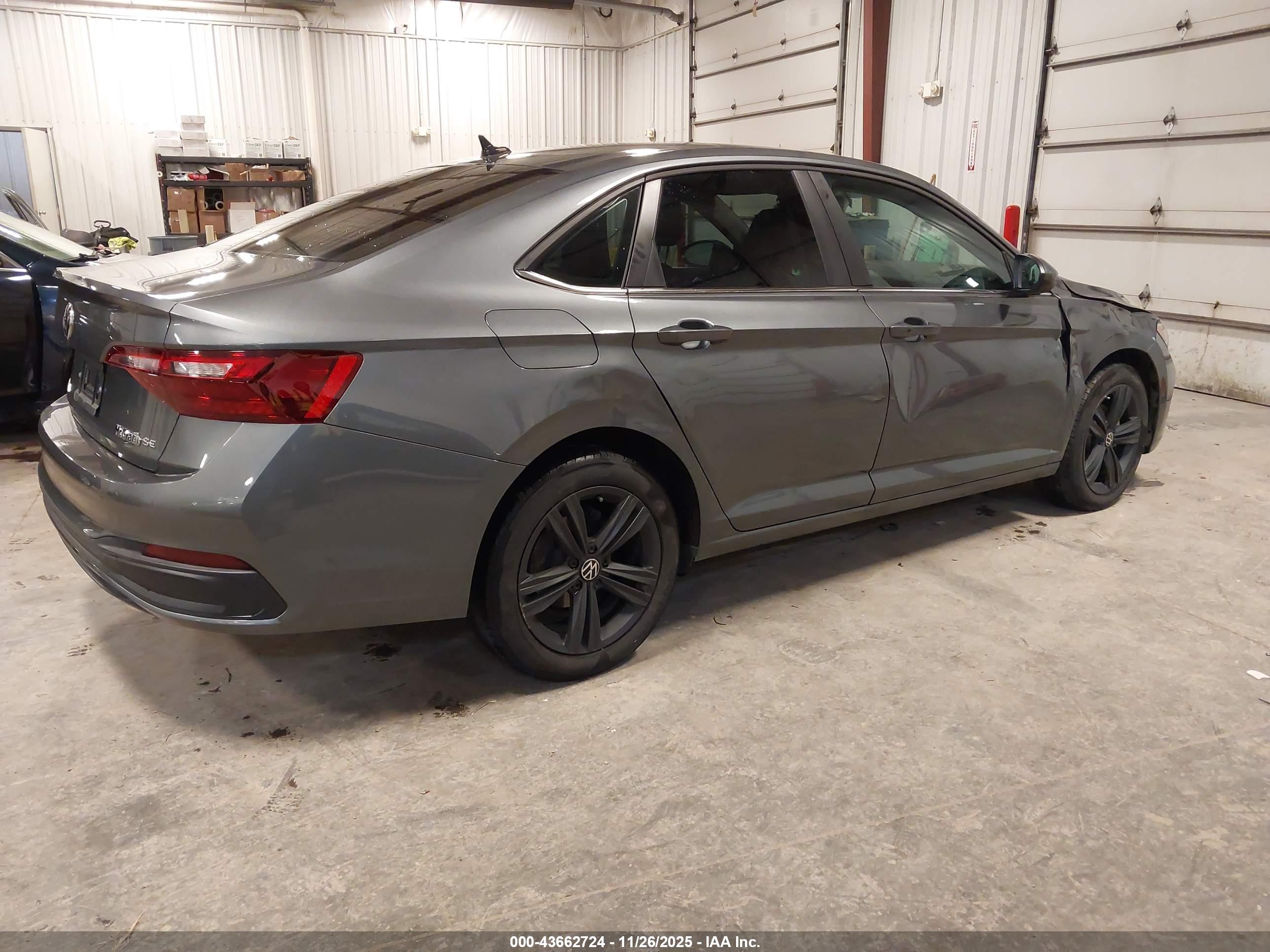 VOLKSWAGEN JETTA image 4