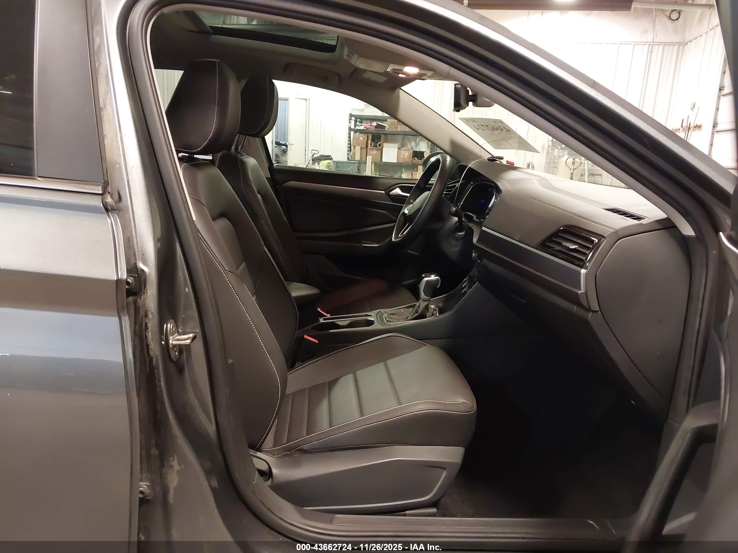 VOLKSWAGEN JETTA image 5