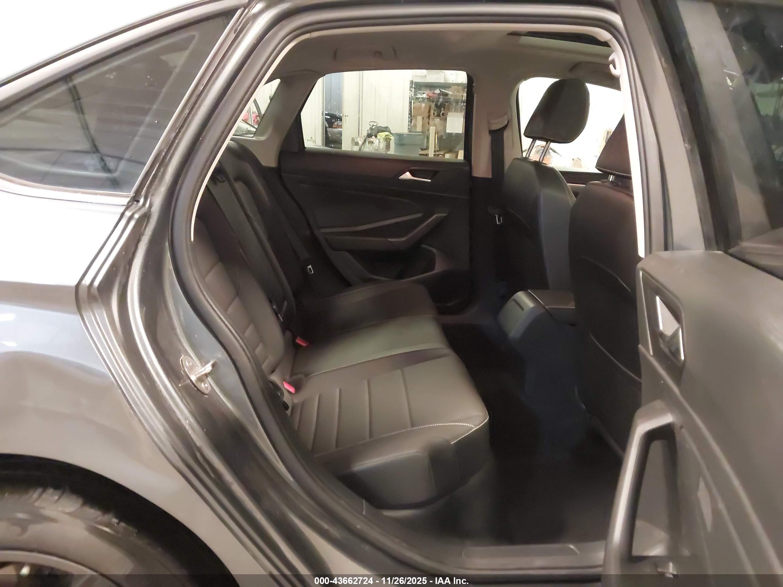 VOLKSWAGEN JETTA image 8