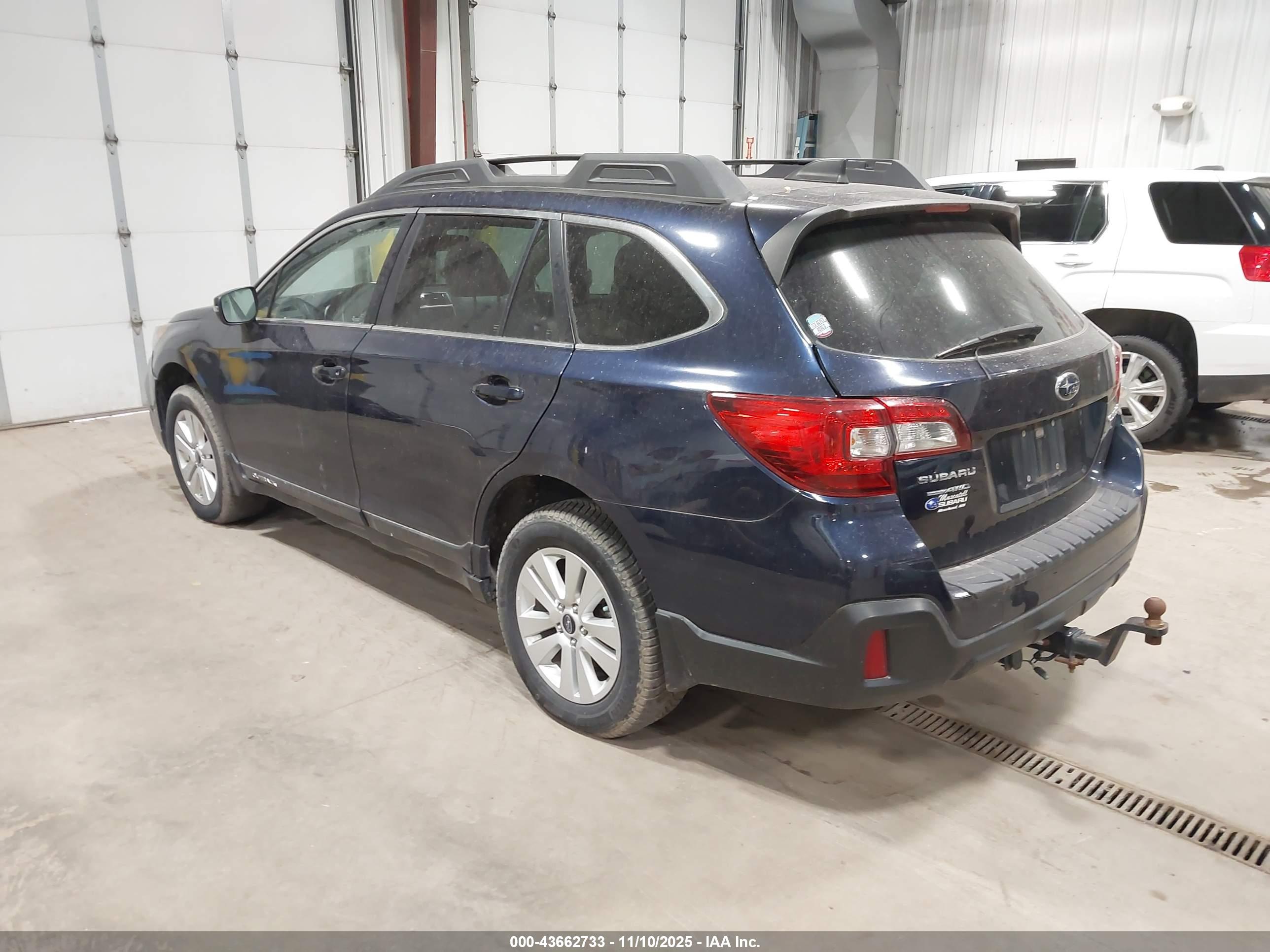SUBARU OUTBACK image 3