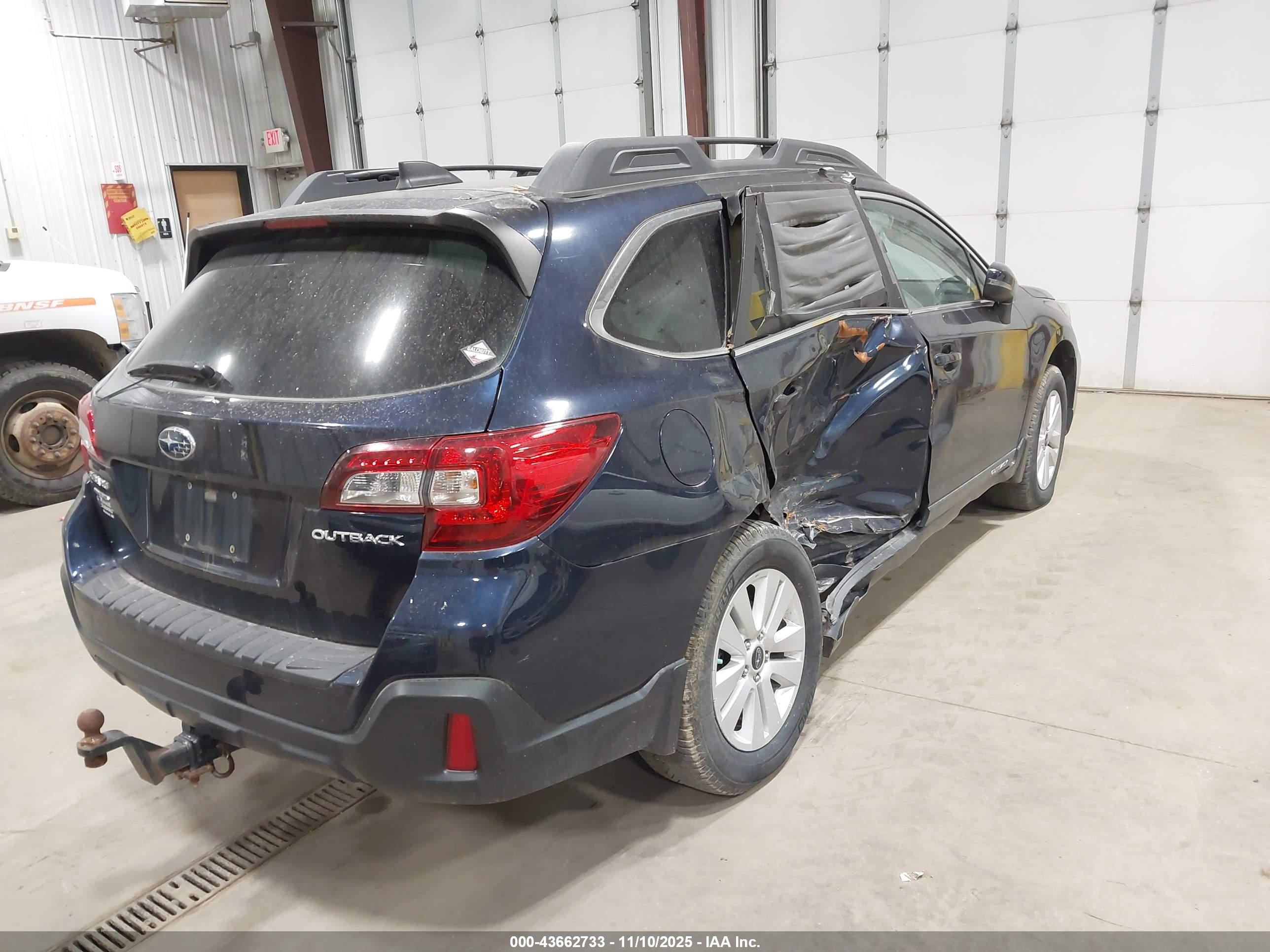 SUBARU OUTBACK image 4