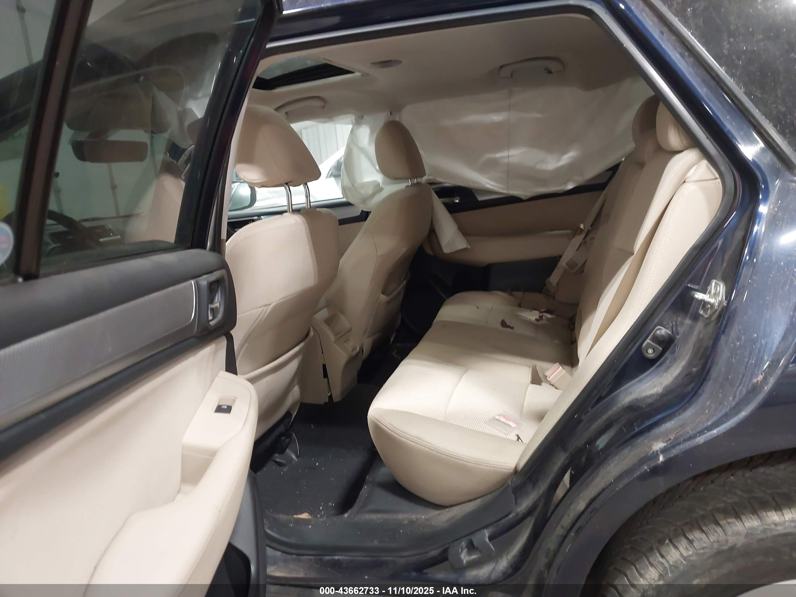 SUBARU OUTBACK image 8