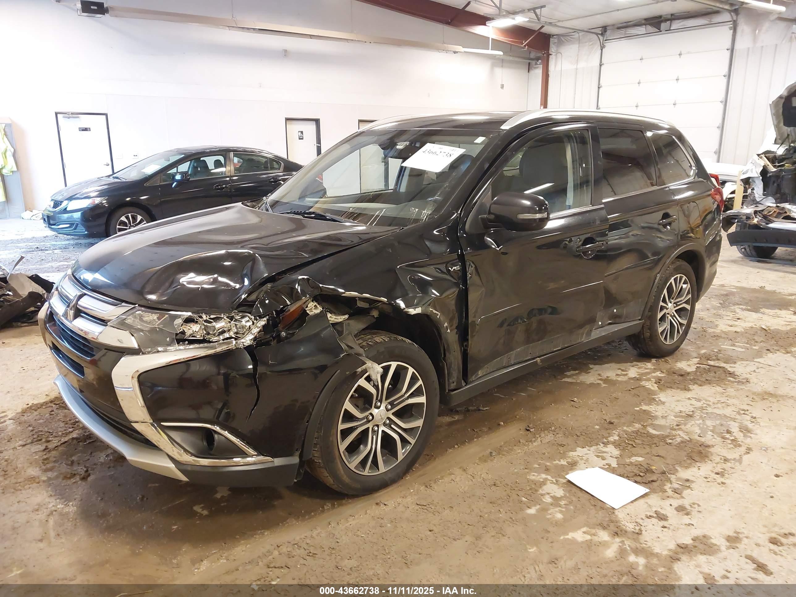MITSUBISHI OUTLANDER image 2