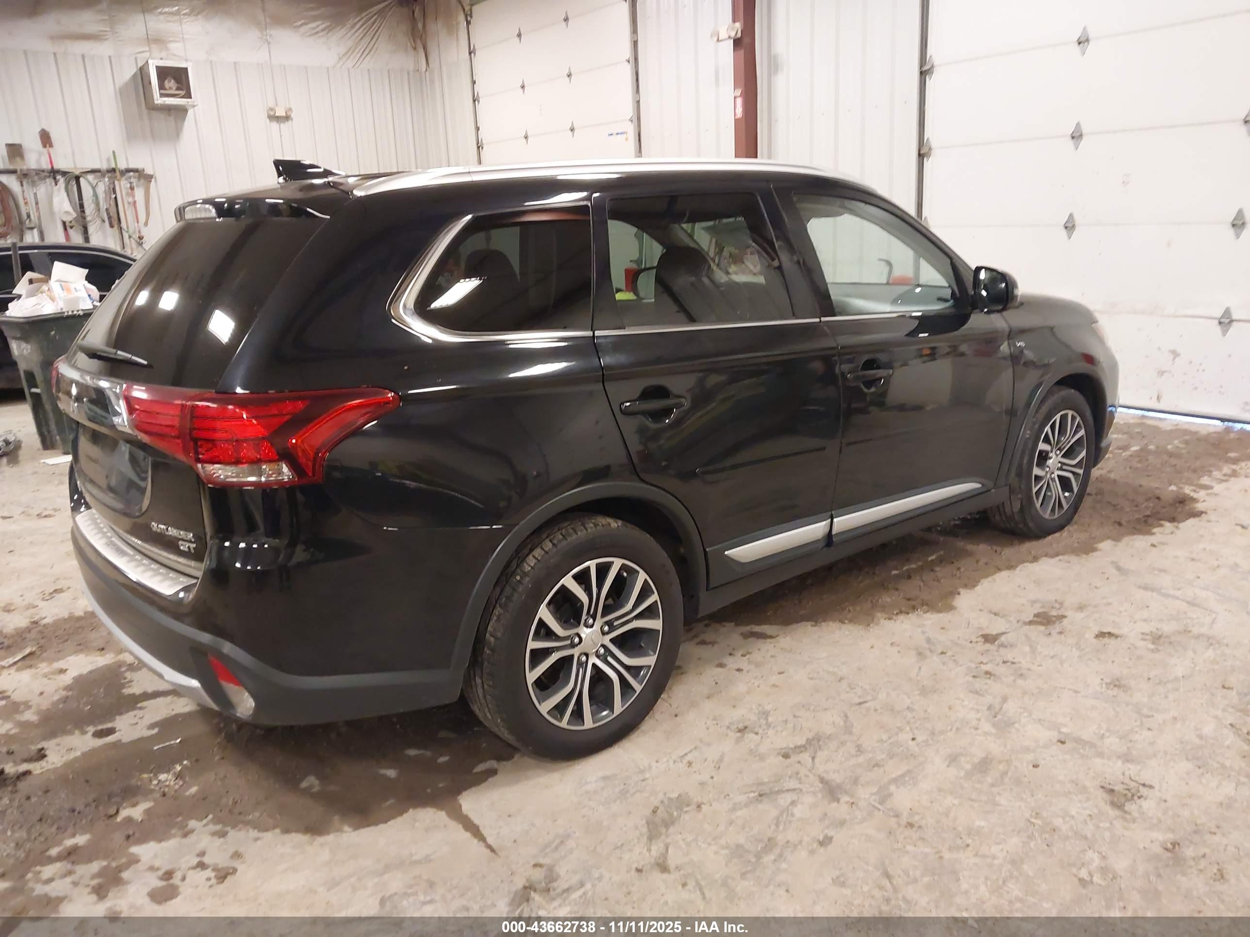 MITSUBISHI OUTLANDER image 4