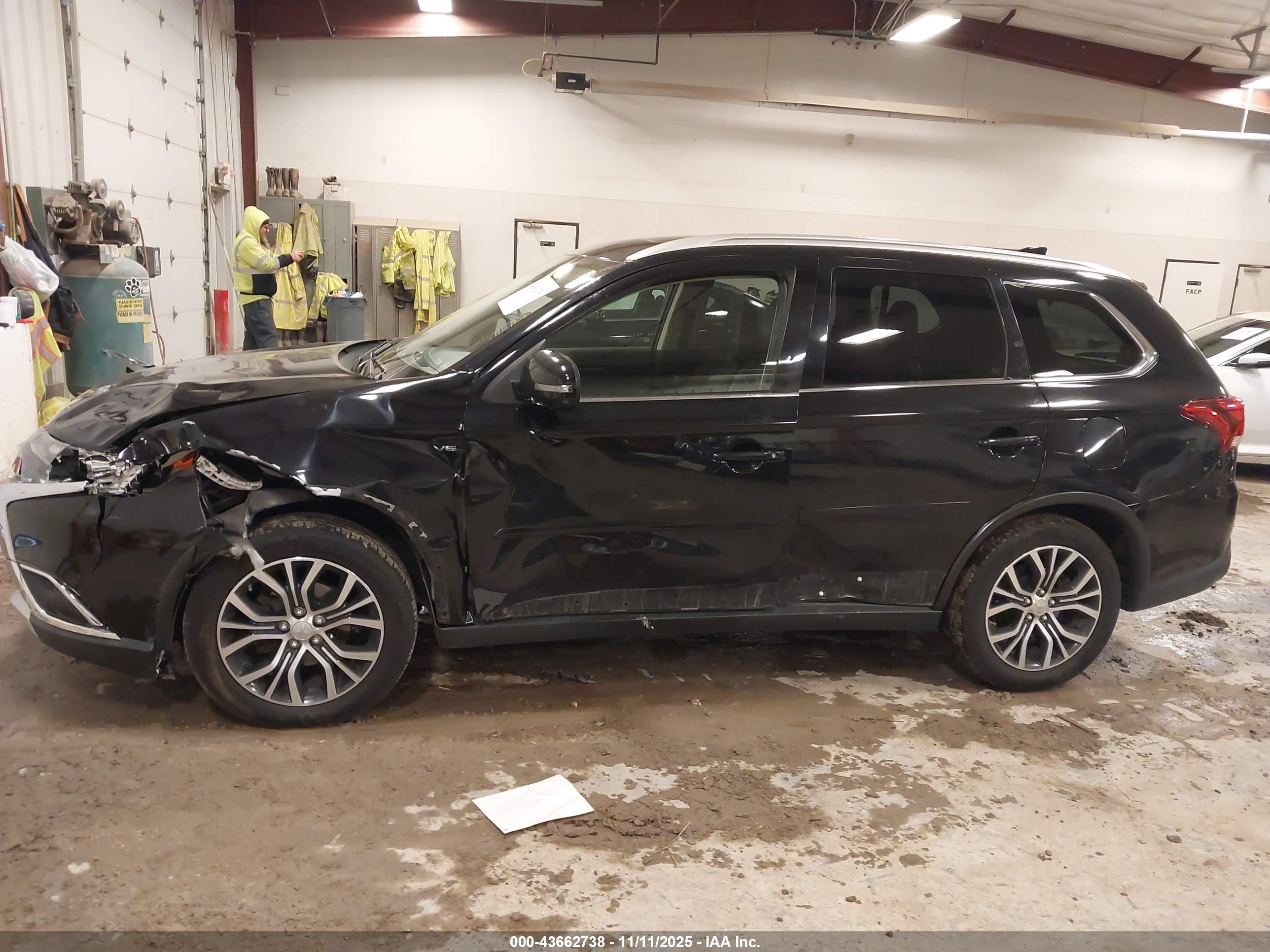 MITSUBISHI OUTLANDER image 6