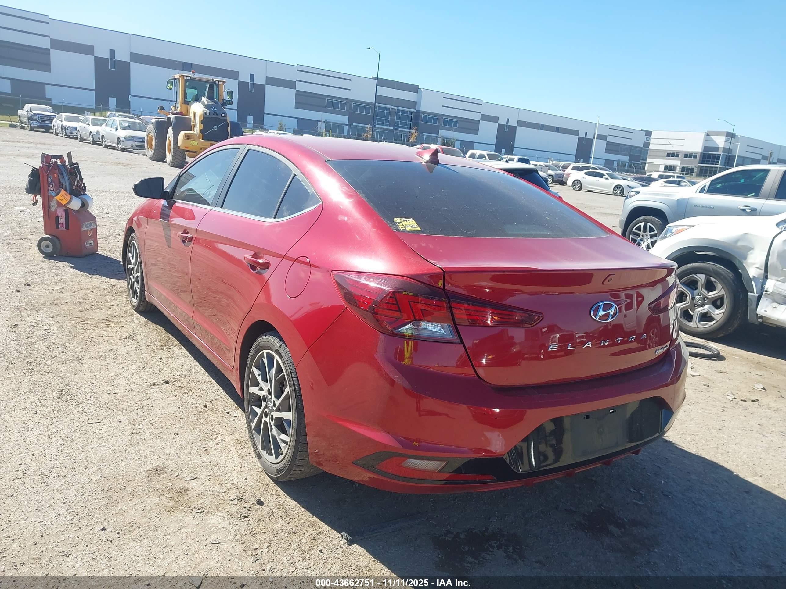 HYUNDAI ELANTRA image 3