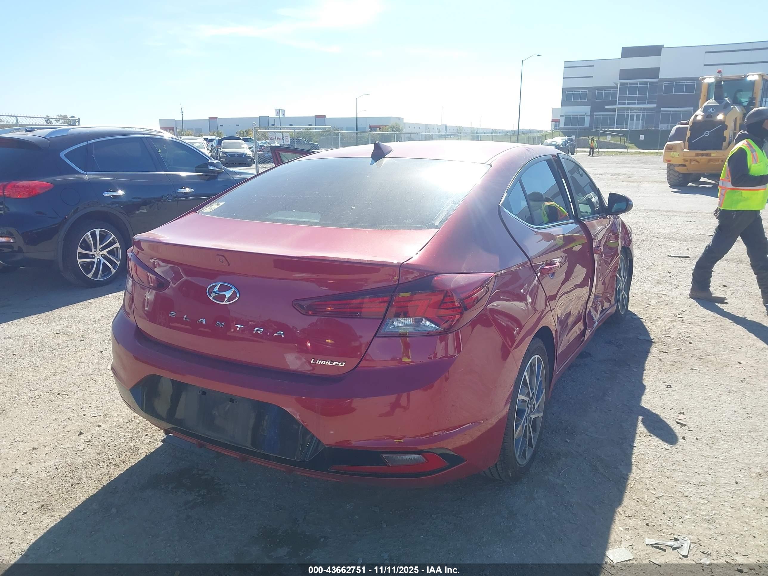 HYUNDAI ELANTRA image 4