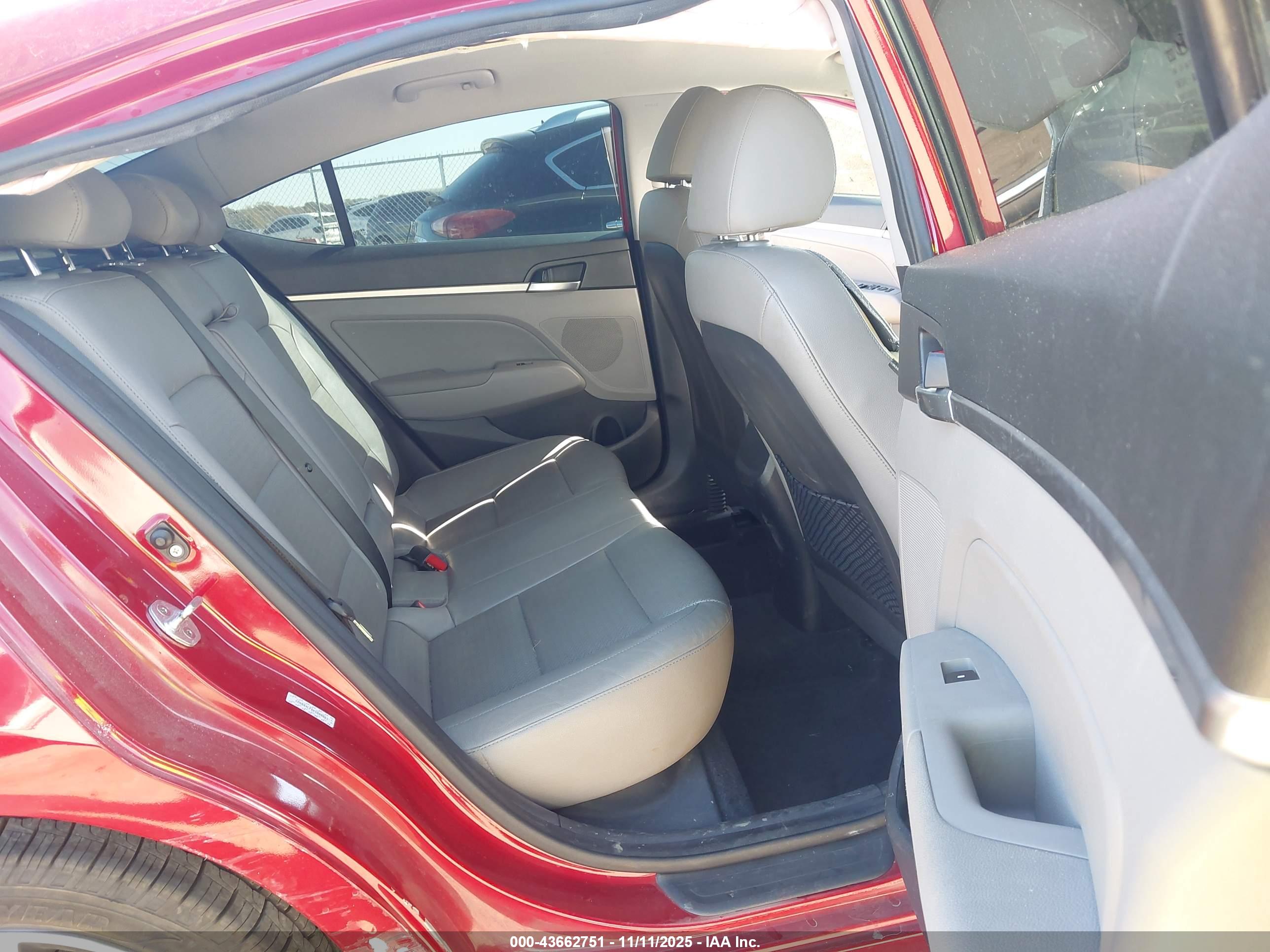 HYUNDAI ELANTRA image 8