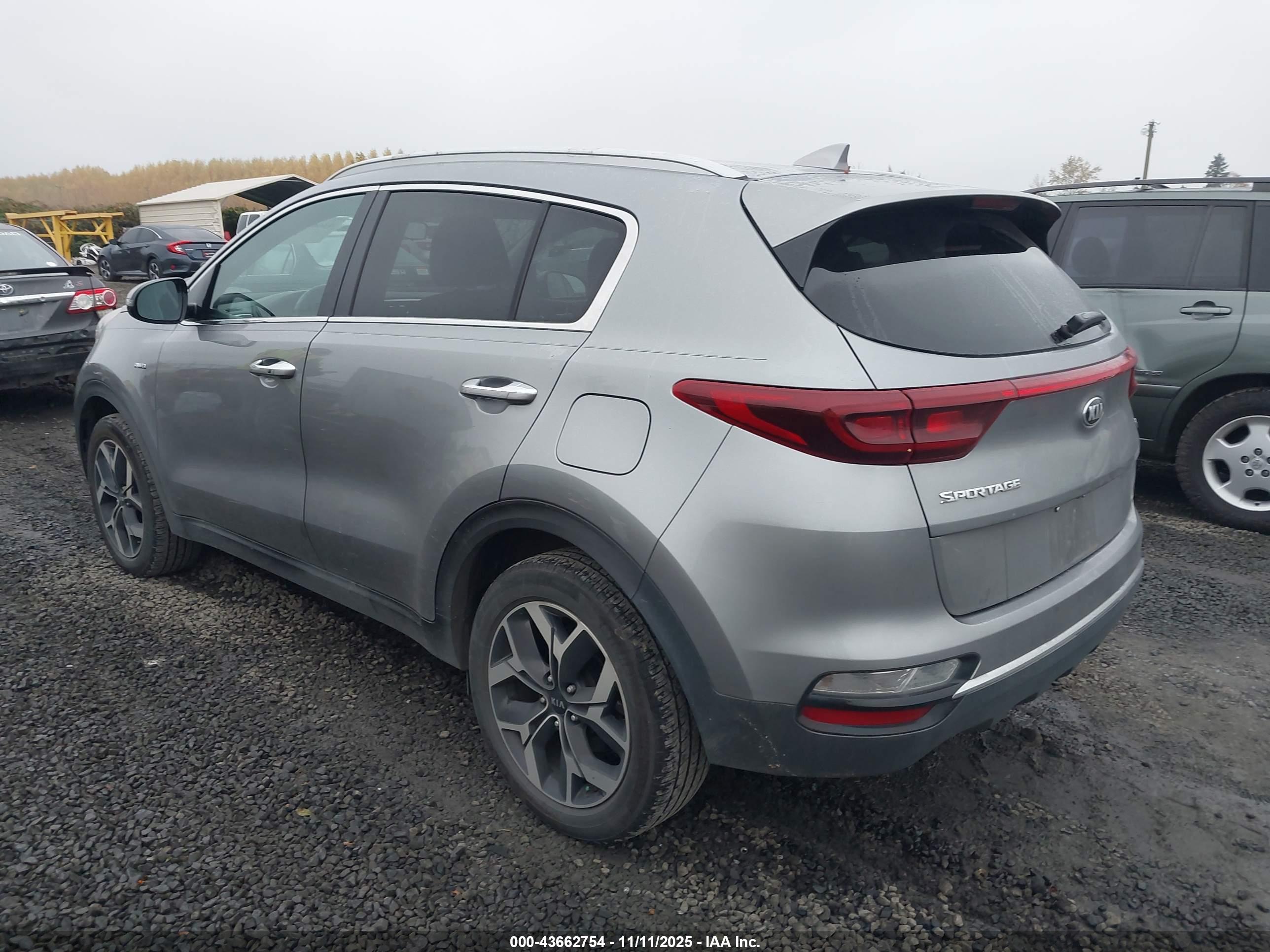 KIA SPORTAGE image 3